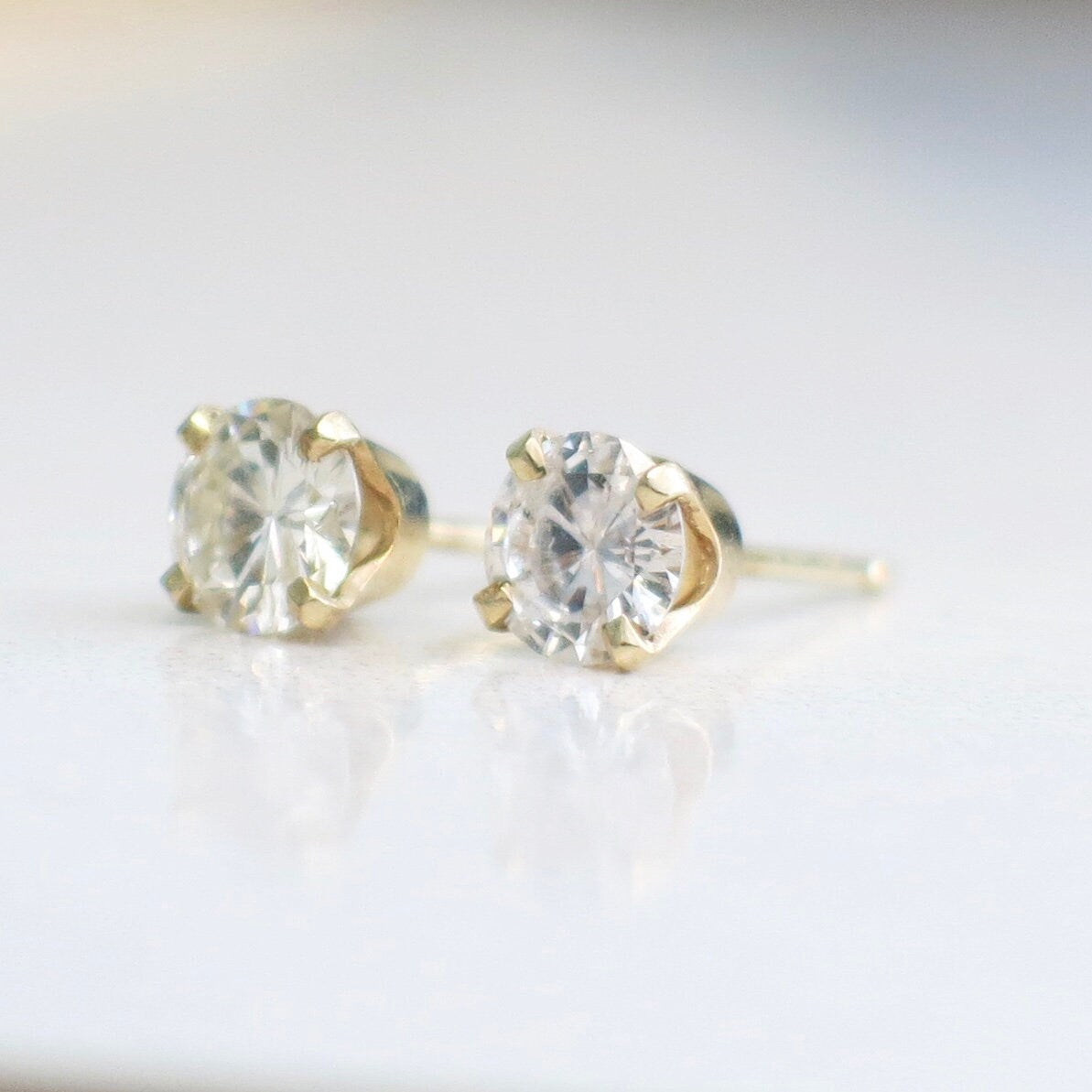 0.80ct Diamond Stud Earrings | 14K Yellow Gold Round Brilliant - Black Market LLC