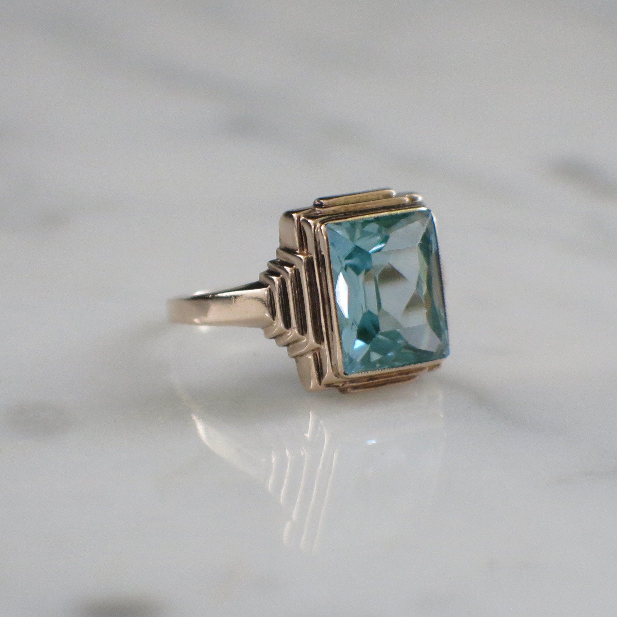 10K Yellow Gold Blue Spinel Ring – Emerald Cut Bezel Solitaire, Size 7.25 - Black Market LLC