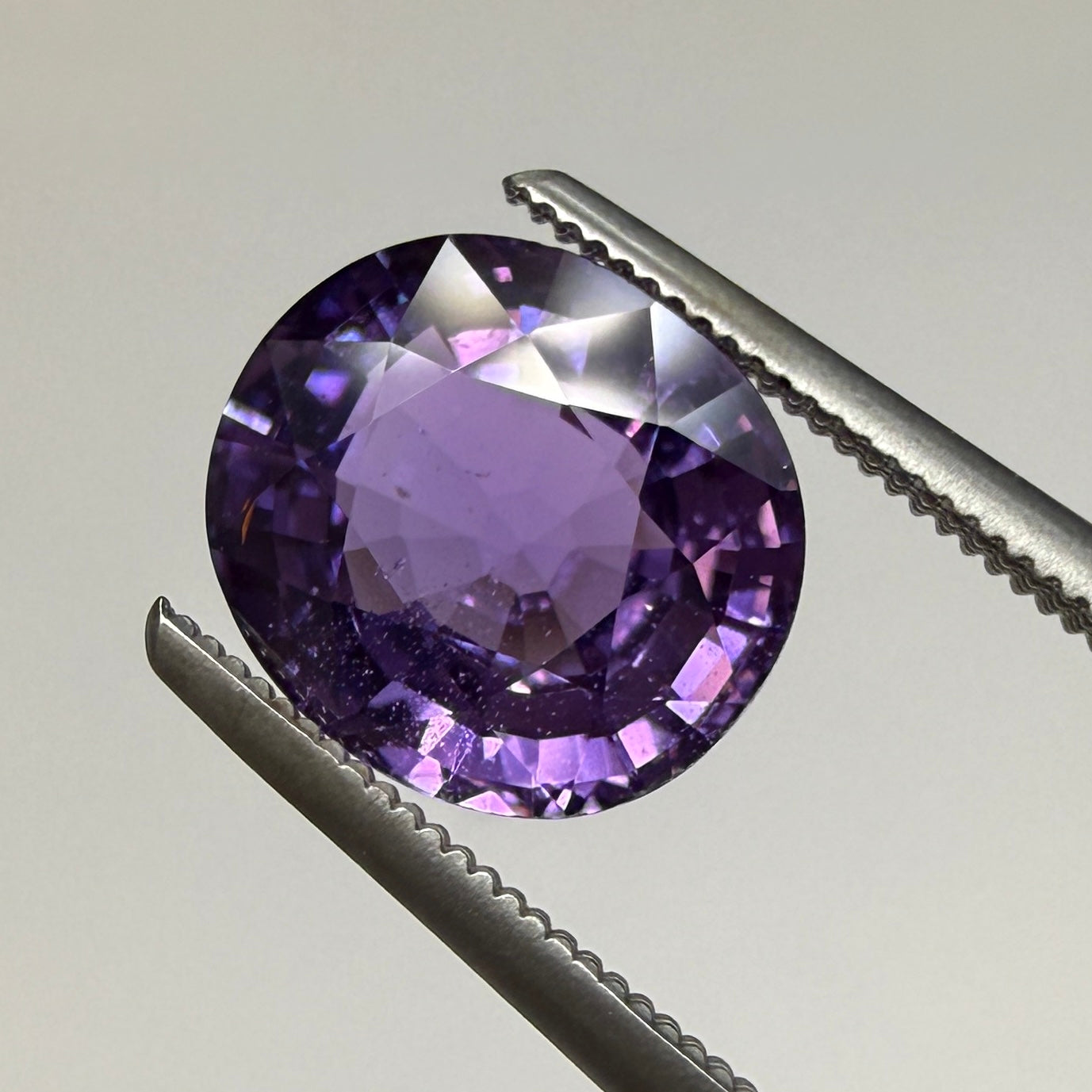 GIA Unheated Purple Sapphire 1.69ct Oval, Natural Sapphire, 7.62 x 6.71mm