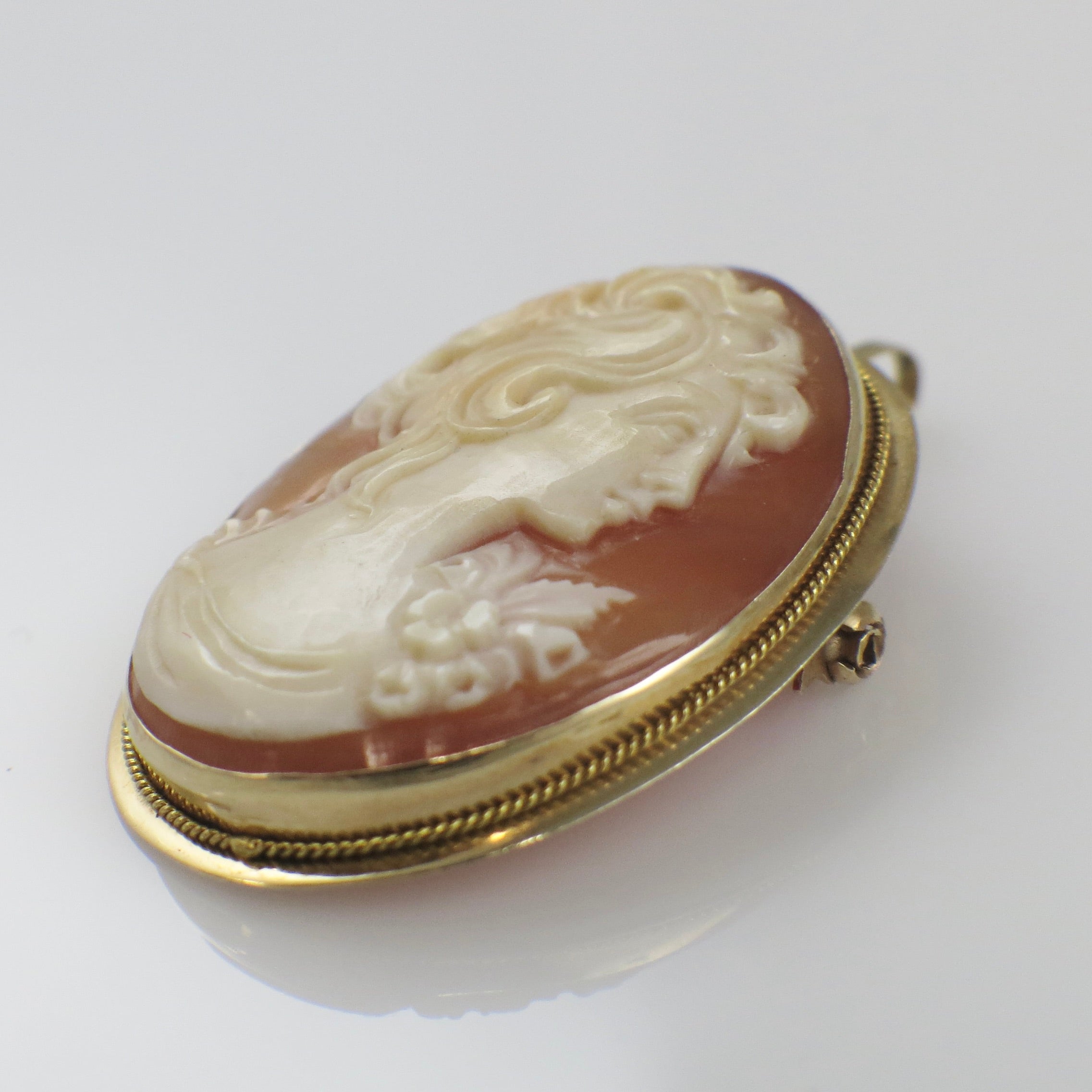 Italian Hand Carved Shell Cameo Pendant Brooch in 14K Gold