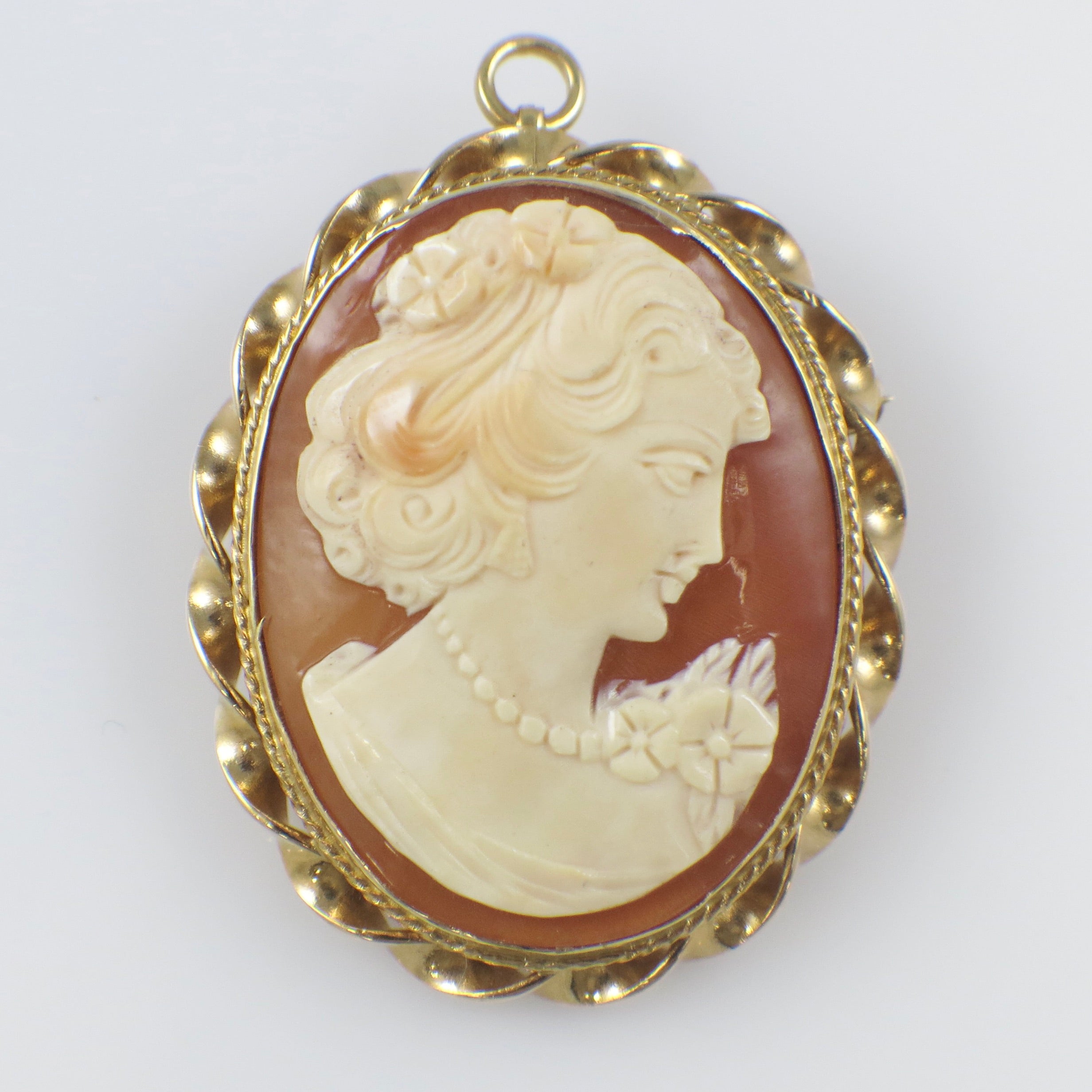 Vintage Signed Shell Cameo Pendant Brooch in 14K Gold