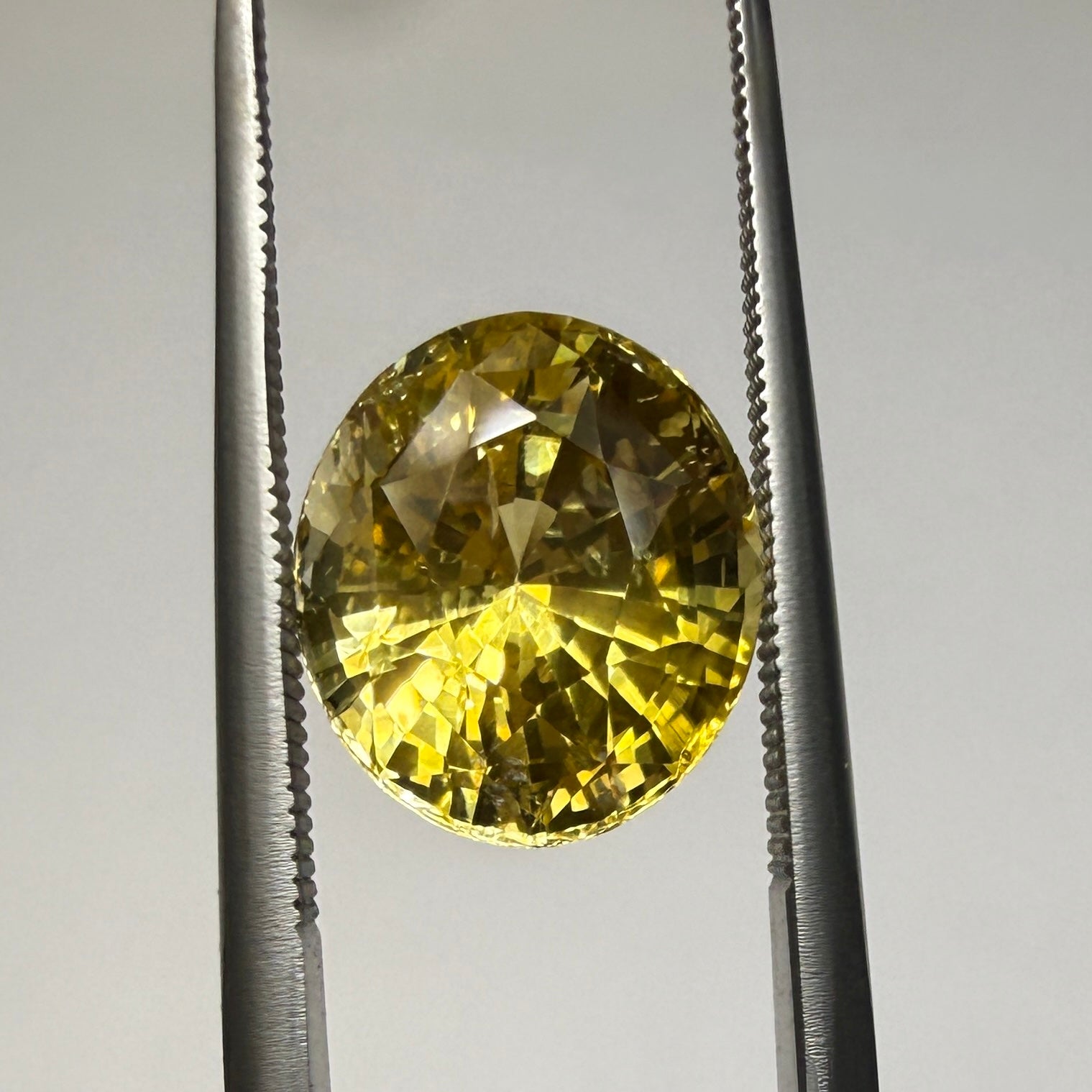 GIA Yellow Sapphire 4.10ct Oval, Heated Natural Sapphire, 9.77 x 8.56mm