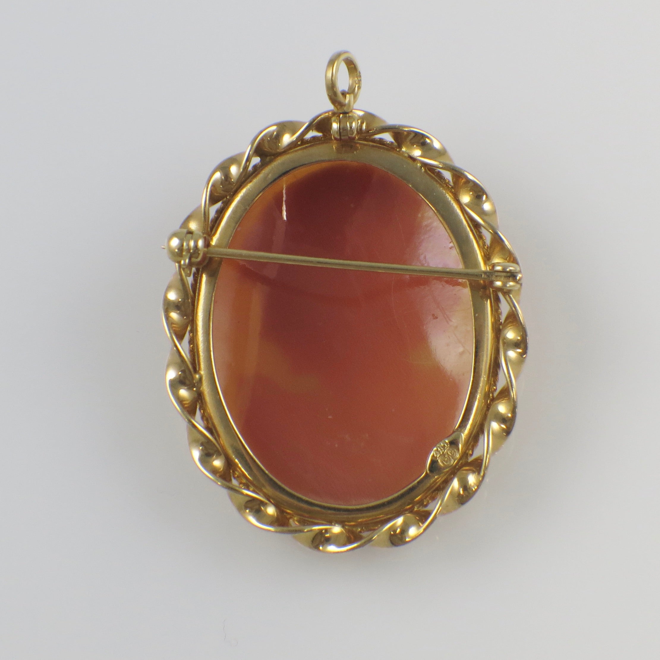 Vintage Signed Shell Cameo Pendant Brooch in 14K Gold