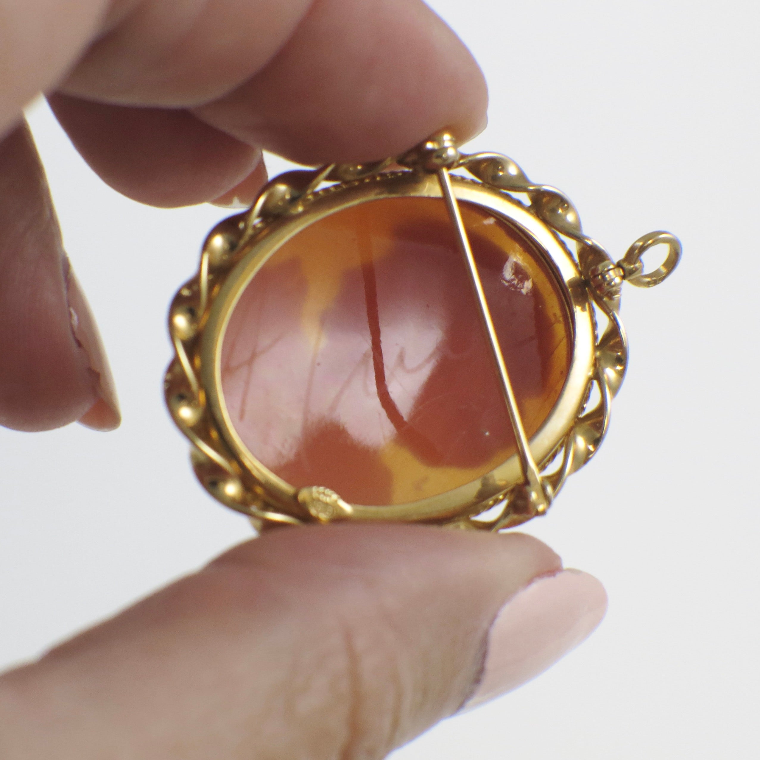 Vintage Signed Shell Cameo Pendant Brooch in 14K Gold