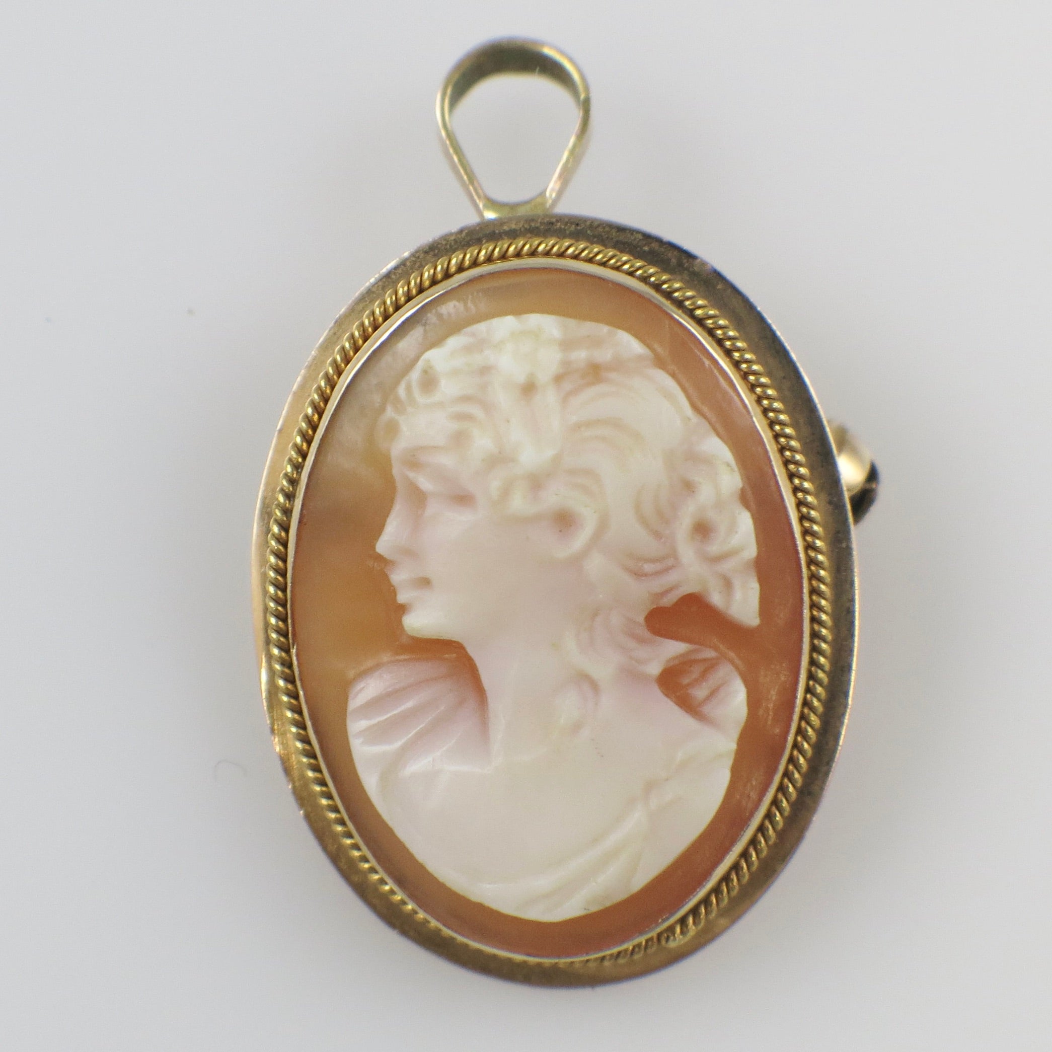 Italian Hand Carved Shell Cameo Pendant Brooch in 14K Gold