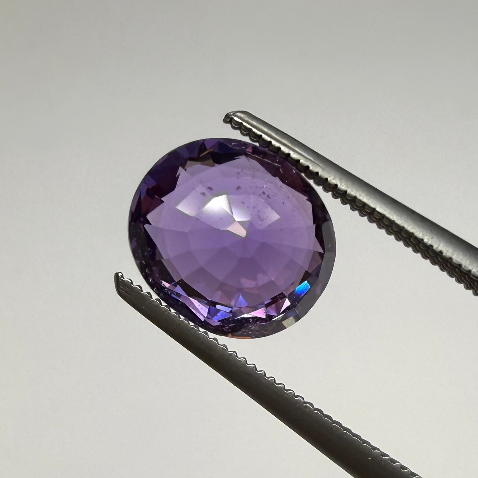 GIA Unheated Purple Sapphire 1.69ct Oval, Natural Sapphire, 7.62 x 6.71mm