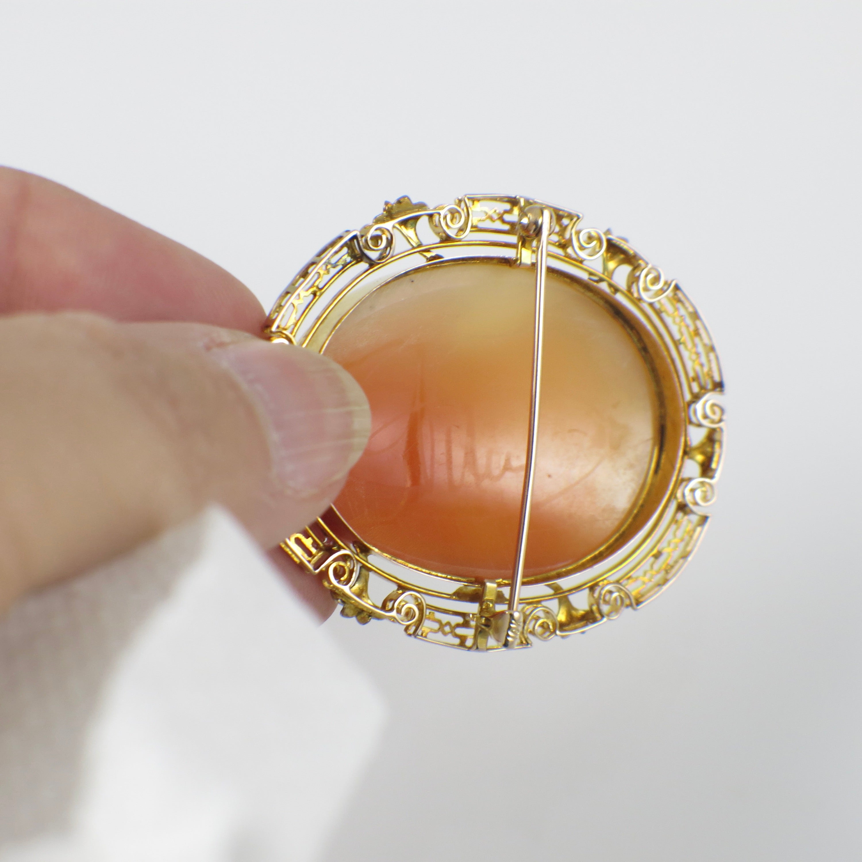 Large Vintage Hand Carved Shell Cameo Brooch Pendant in 10K Gold Ornate Frame
