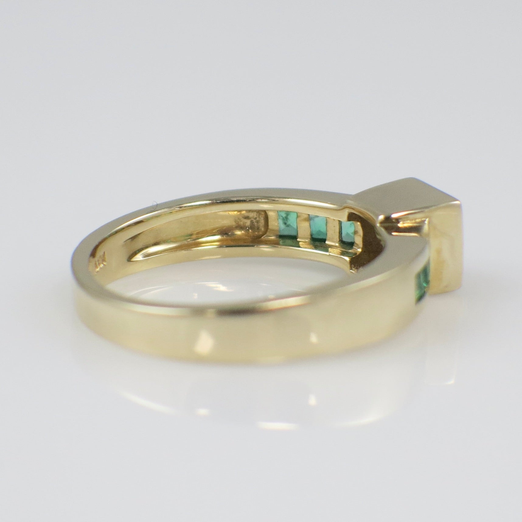 14K Yellow Gold Princess Cut Diamond and Emerald Ring – Vintage Geometric Band