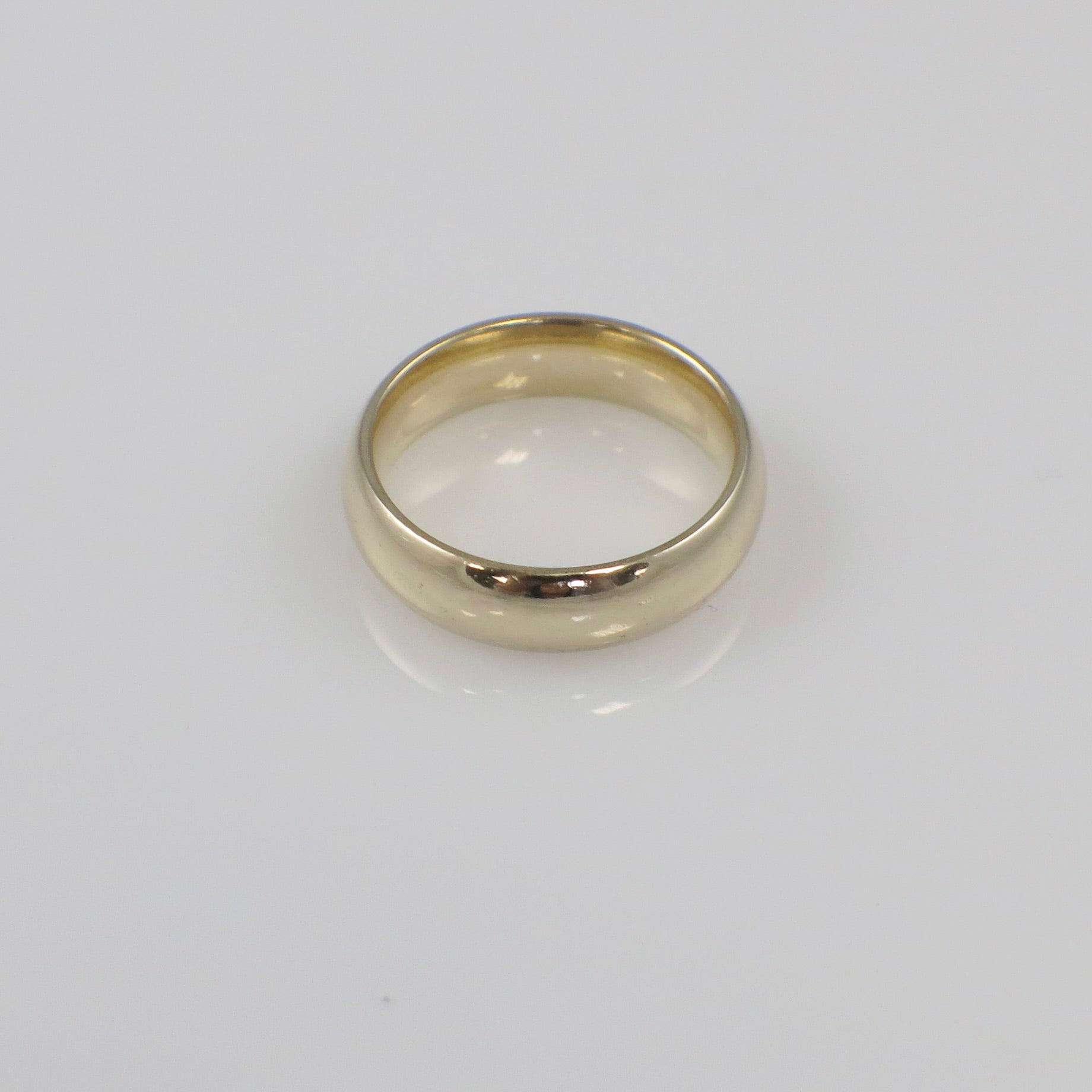 14K yellow gold wedding band ring, 5mm width, classic design, size 5, by Black Market LLC.