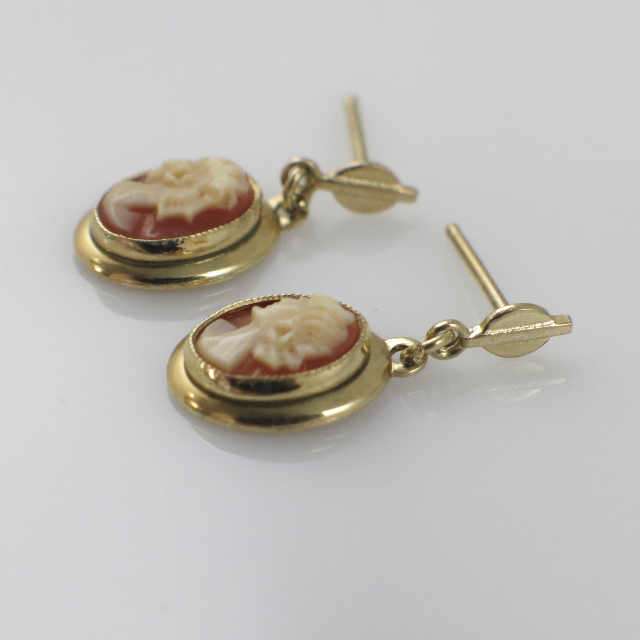 Vintage 14K Gold Shell Cameo Dangle Earrings