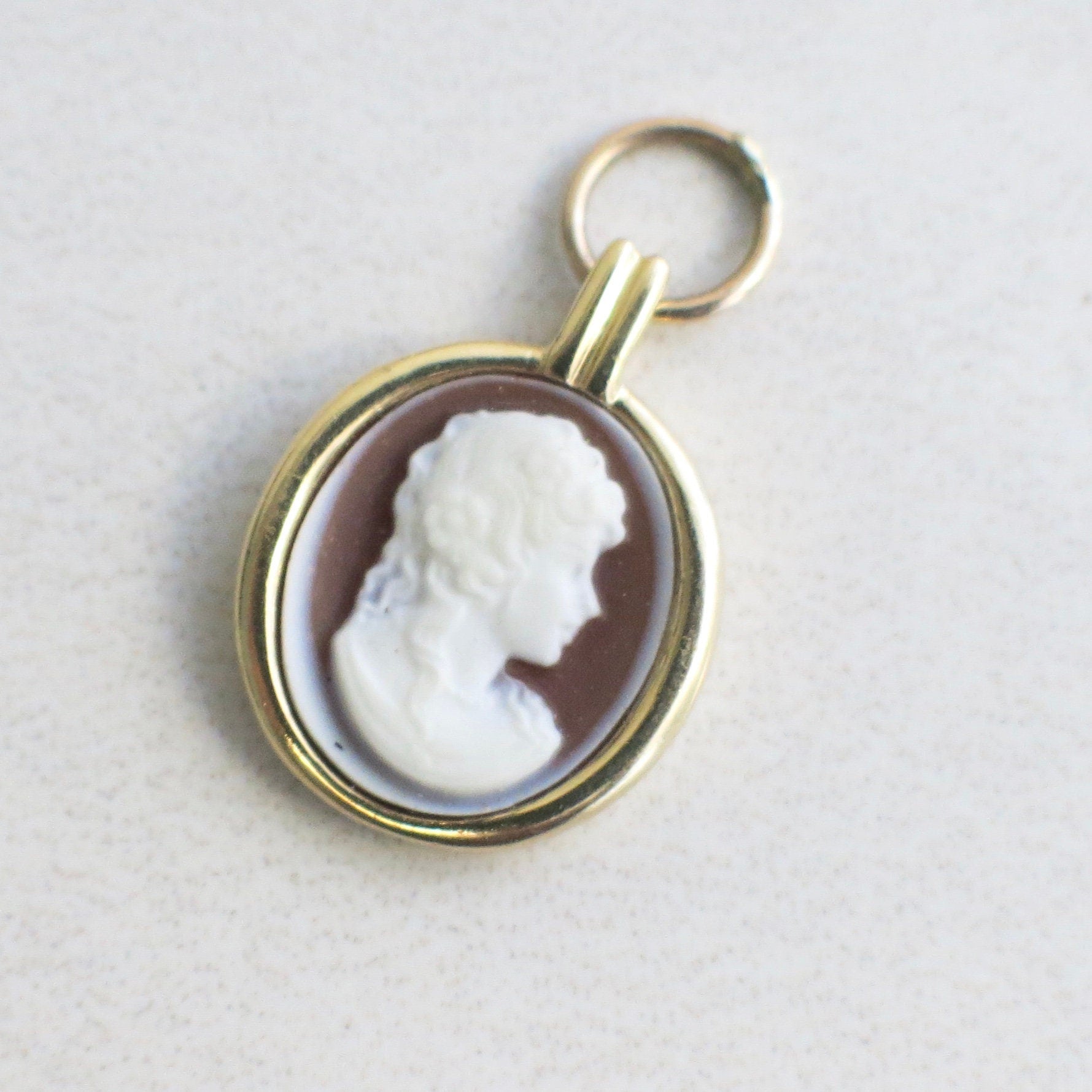 Vintage 14K Yellow Gold Cameo Shell Pendant – Classic Oval Charm - Black Market LLC