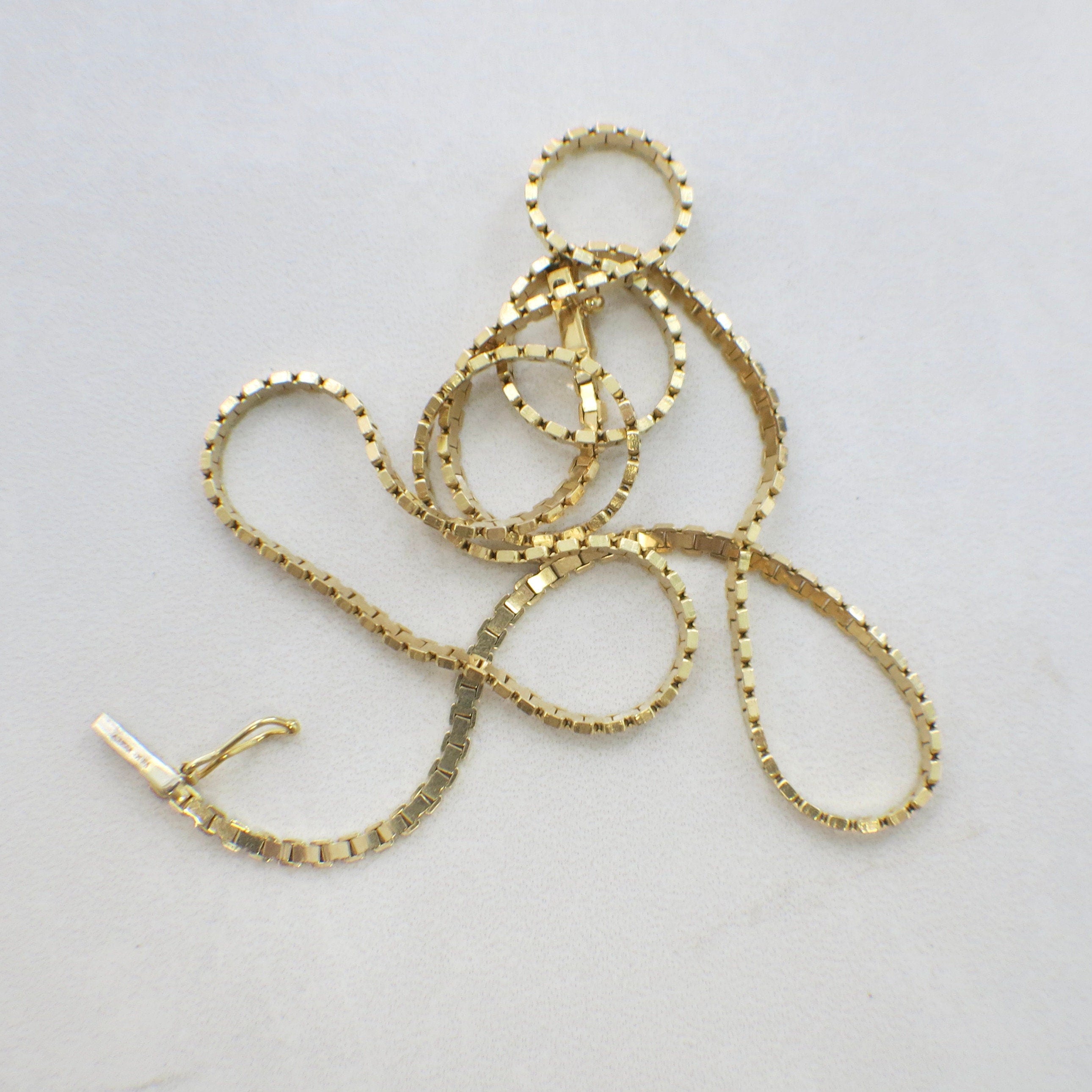 14K Yellow Gold Flat Box Chain Necklace | 20 Inch, 2.5 mm Wide, 13g Vintage Unisex - Black Market LLC