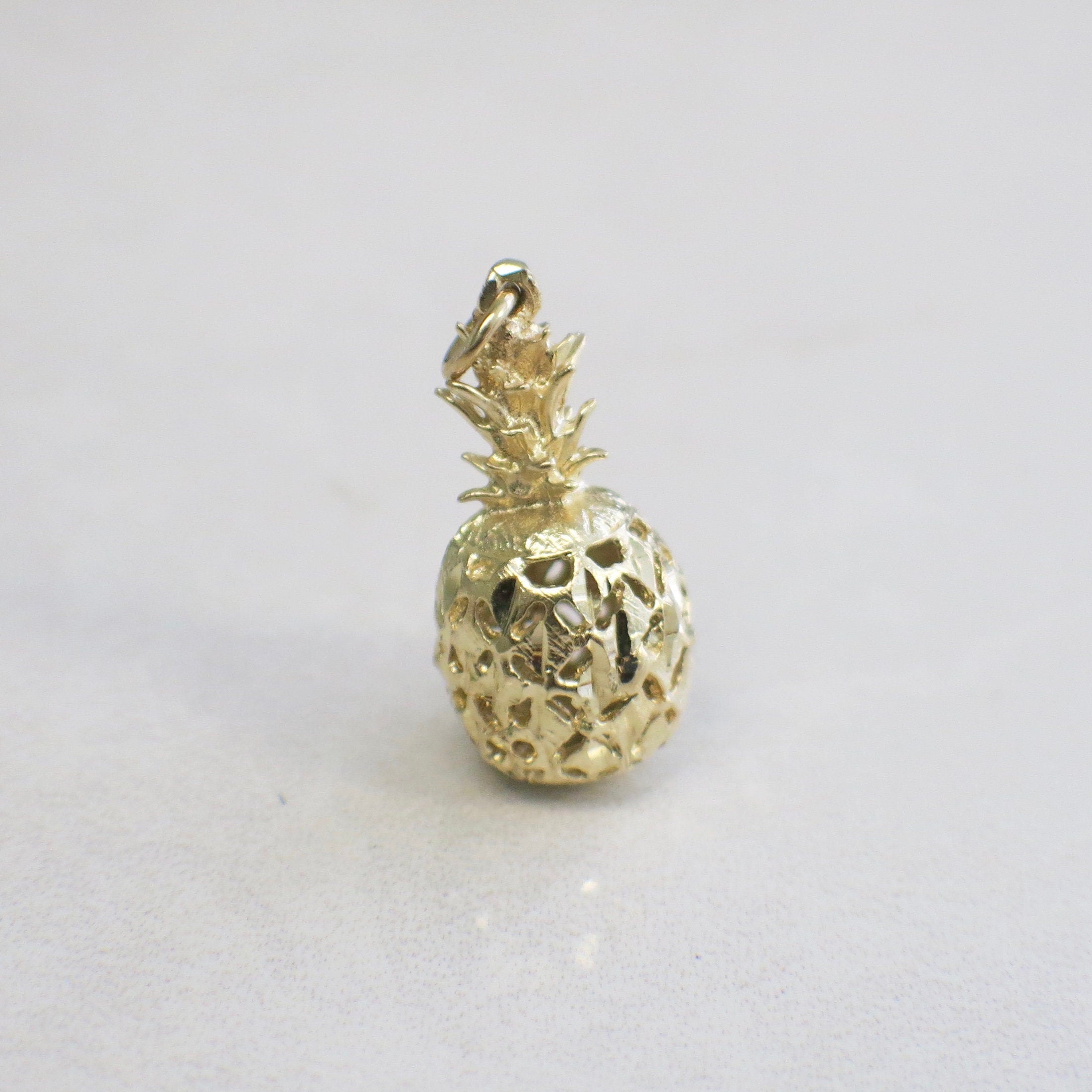 14K Yellow Gold Pineapple Charm Pendant – Vintage Style, Tropical Jewelry - Black Market LLC