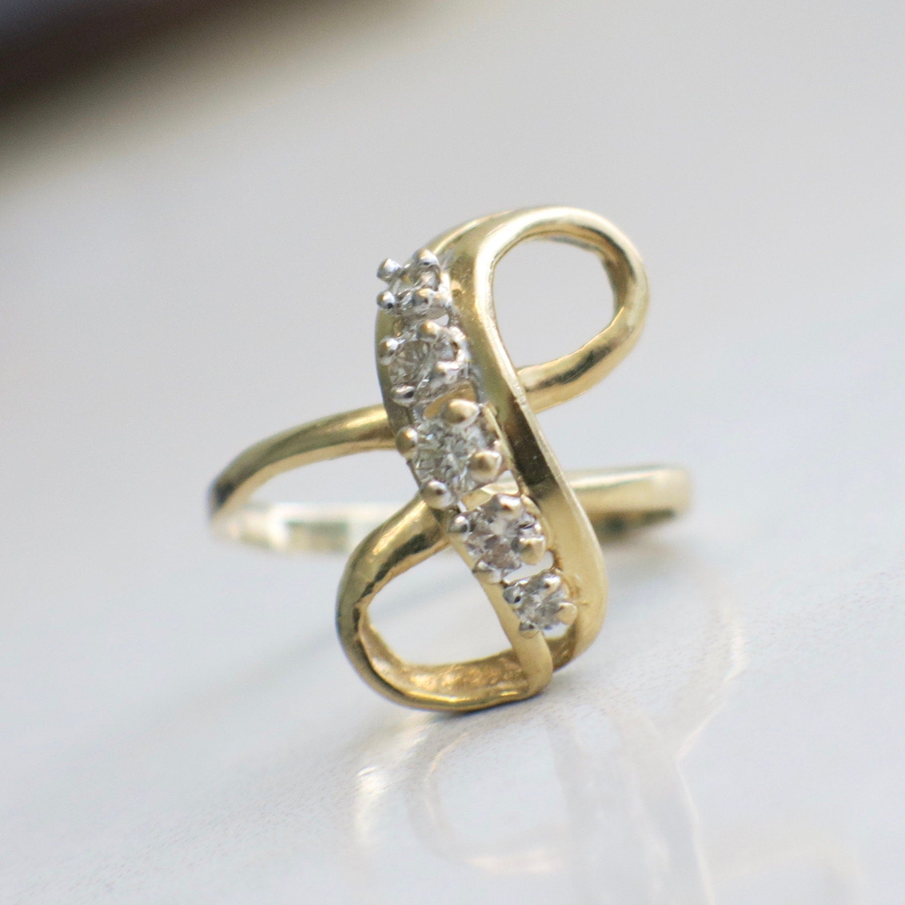 14K Yellow Gold Diamond Infinity Ring – Vintage Band, Size 5.5 - Black Market LLC