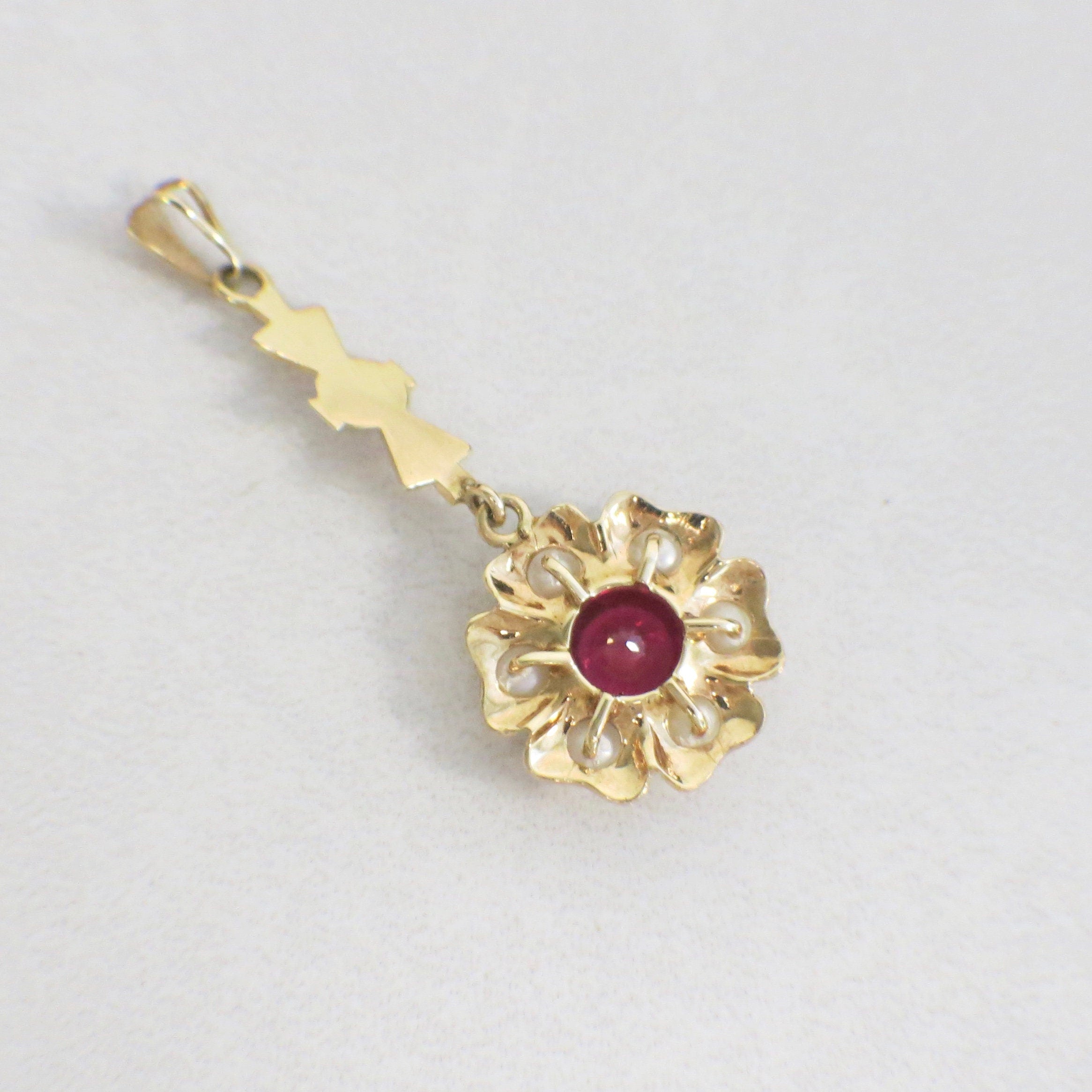 14K Gold Pearl & Pink Sapphire Pendant – Vintage Floral Dangle - Black Market LLC