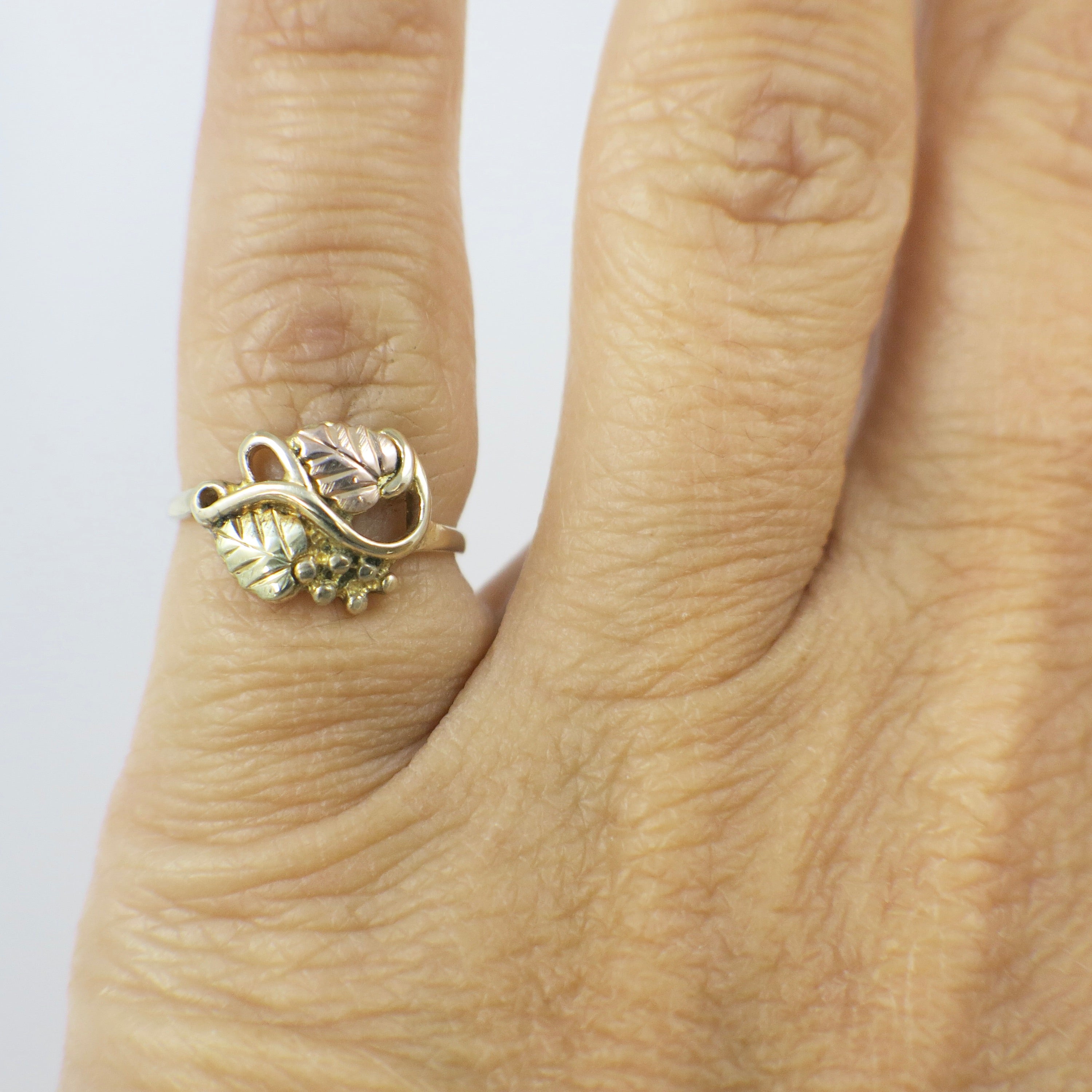 10K Yellow and Rose Gold Leaf Pinkie Ring – Size 2.5 - Black Market LLC