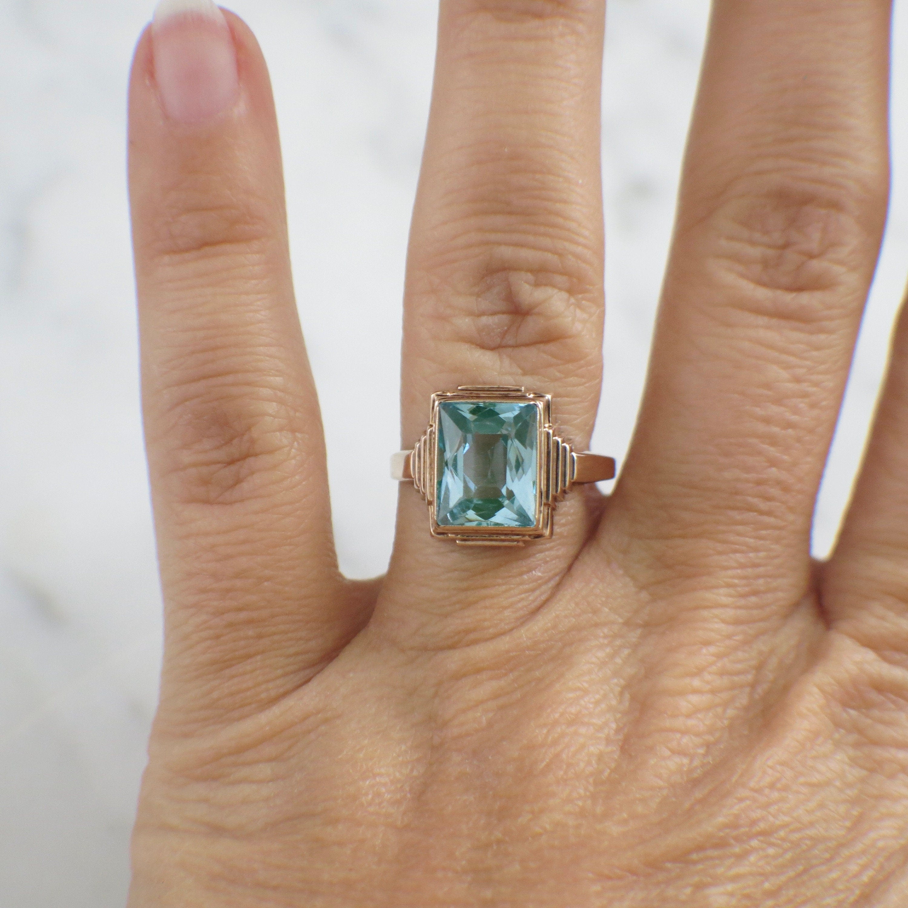 10K Yellow Gold Blue Spinel Ring – Emerald Cut Bezel Solitaire, Size 7.25 - Black Market LLC