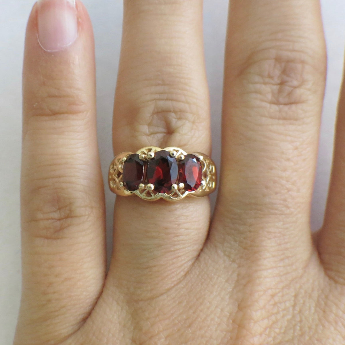 3 stone garnet deals ring