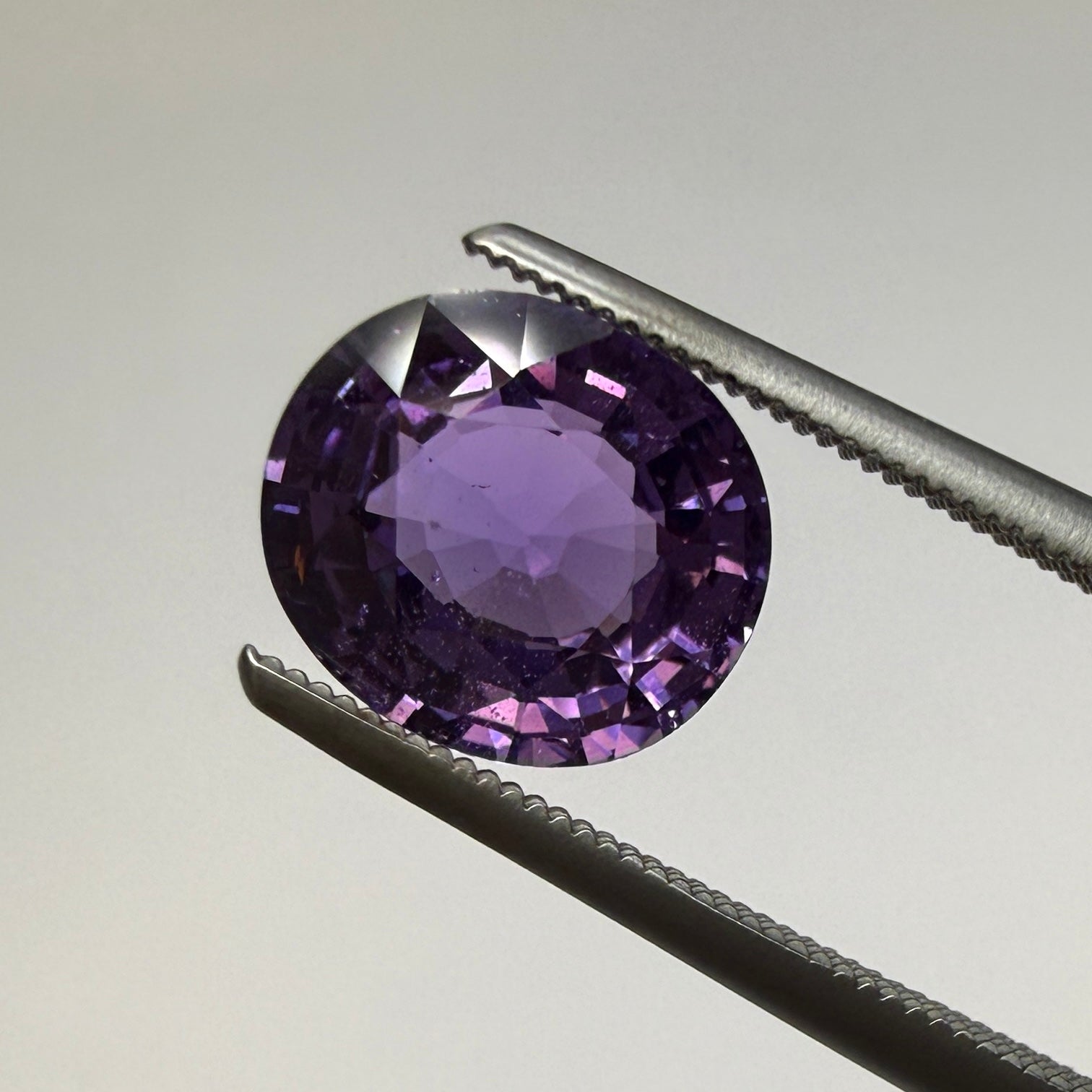 GIA Unheated Purple Sapphire 1.69ct Oval, Natural Sapphire, 7.62 x 6.71mm
