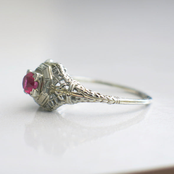 Art Deco Filigree Ring – 18K White Gold Pink Sapphire Vintage