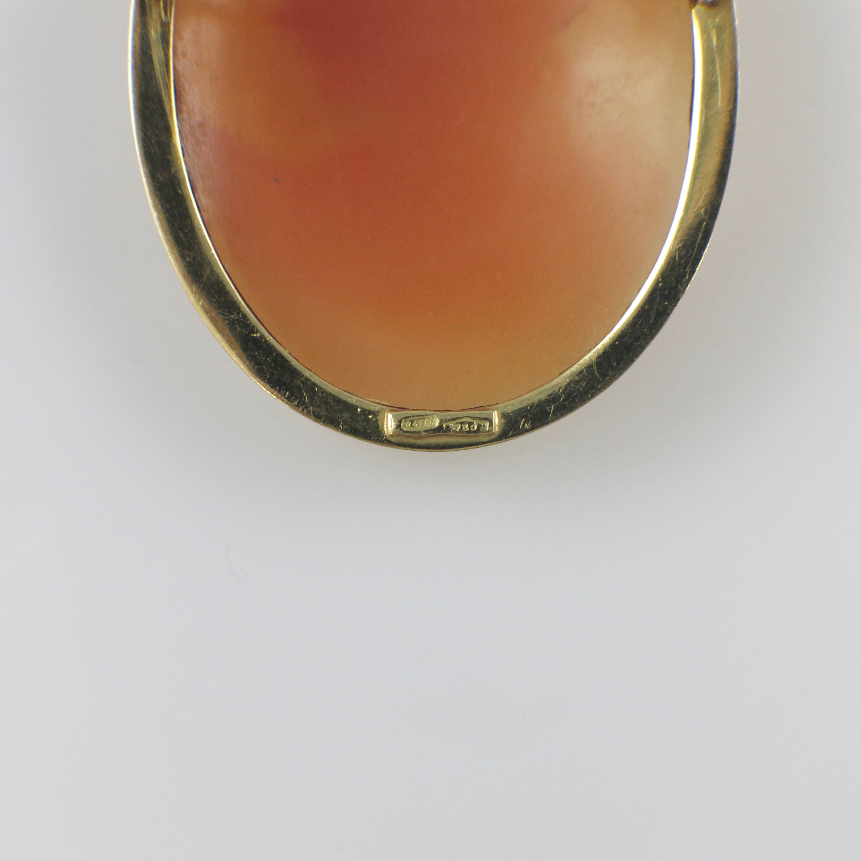 Large Italian Hand Carved Shell Cameo Pendant Brooch in 18K Gold