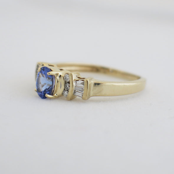 14K Yellow Gold Tanzanite Ring with Diamond Accents Oval Cut Size 7