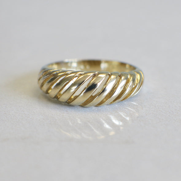 14K Yellow Gold Domed Band Ring Classic Ribbed Design Size 7