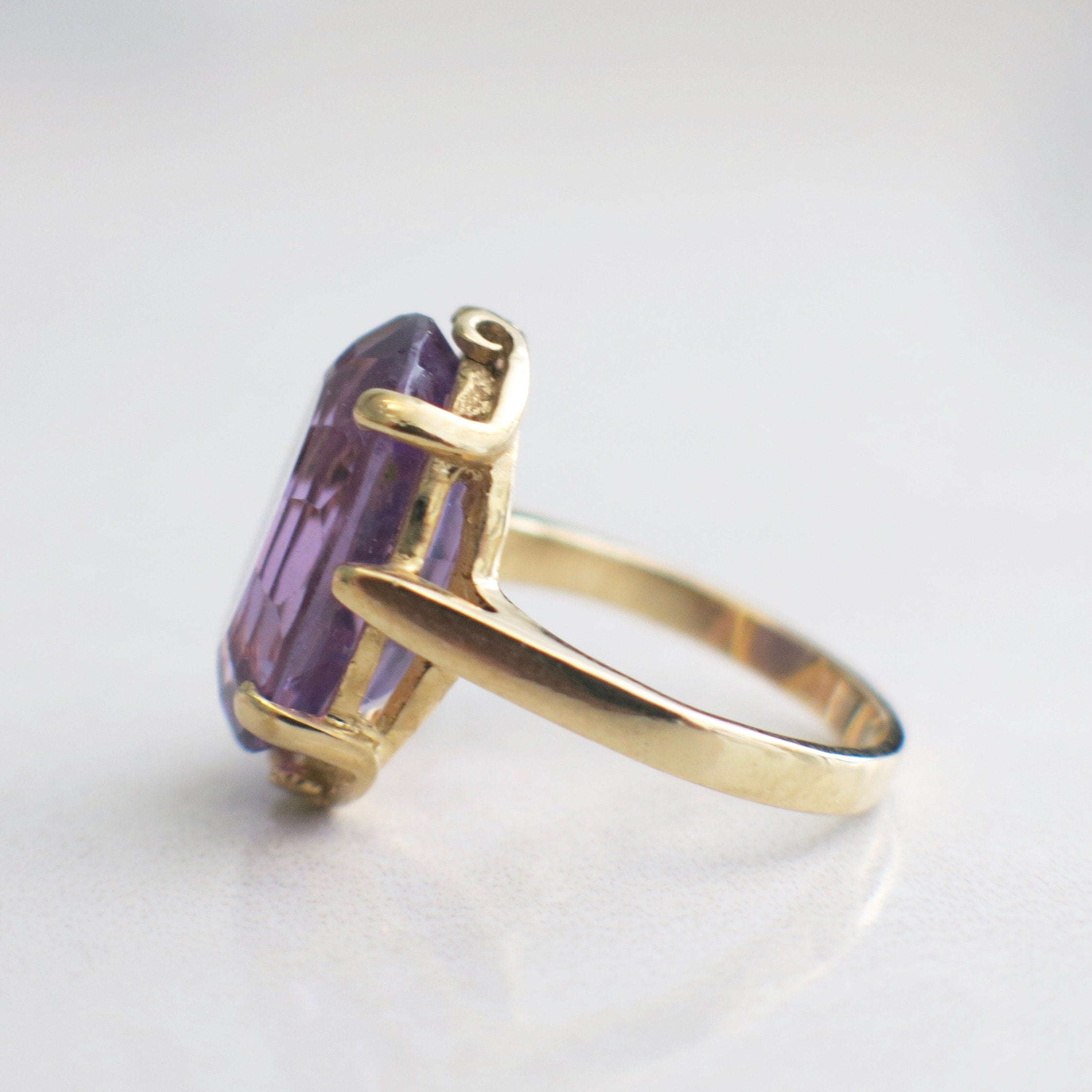 Large Oval Amethyst Cocktail Ring – 14K Yellow Gold Vintage Statement, Size 5.5 - Black Market LLC