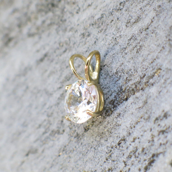 14K Yellow Gold Round CZ Solitaire Pendant Vintage Necklace Charm