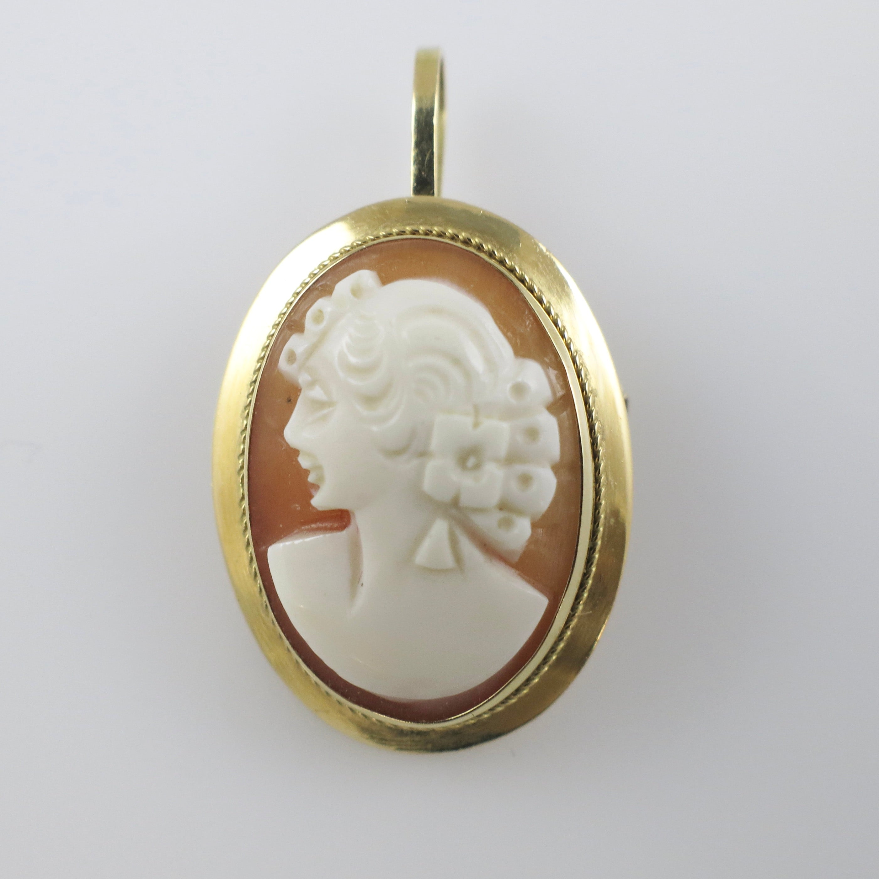 Italian Hand Carved Shell Cameo Pendant Brooch in 18K Gold - Small