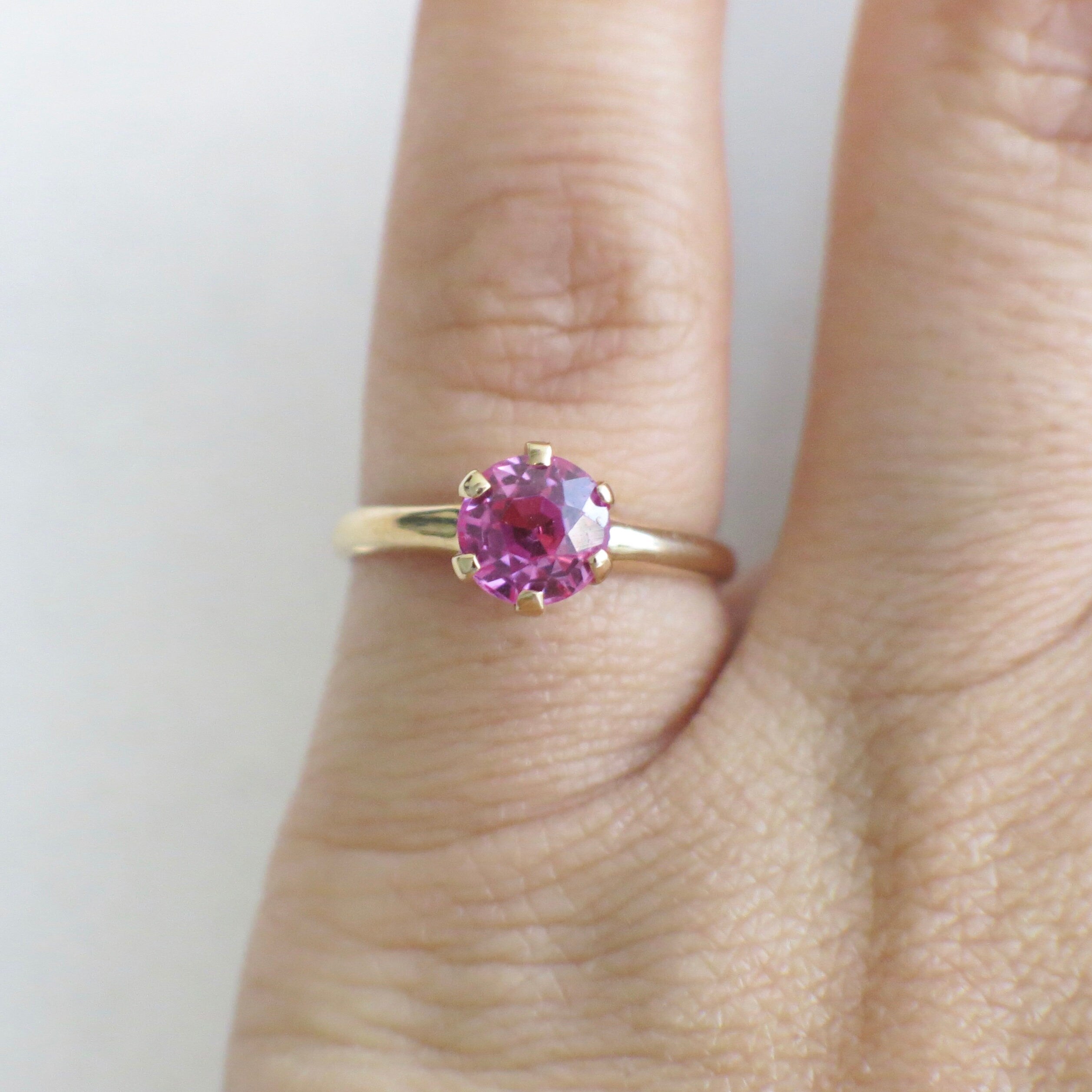 Vintage 14K Gold Pink Sapphire Solitaire Ring | Round Six-Prong Setting Size 4 - Black Market LLC