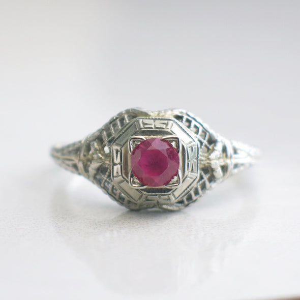 Art Deco Filigree Ring – 18K White Gold Pink Sapphire Vintage