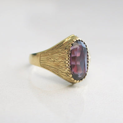 18K Gold Purple Sapphire Ring Vintage Carved Bezel Oval Domed Size 8.5