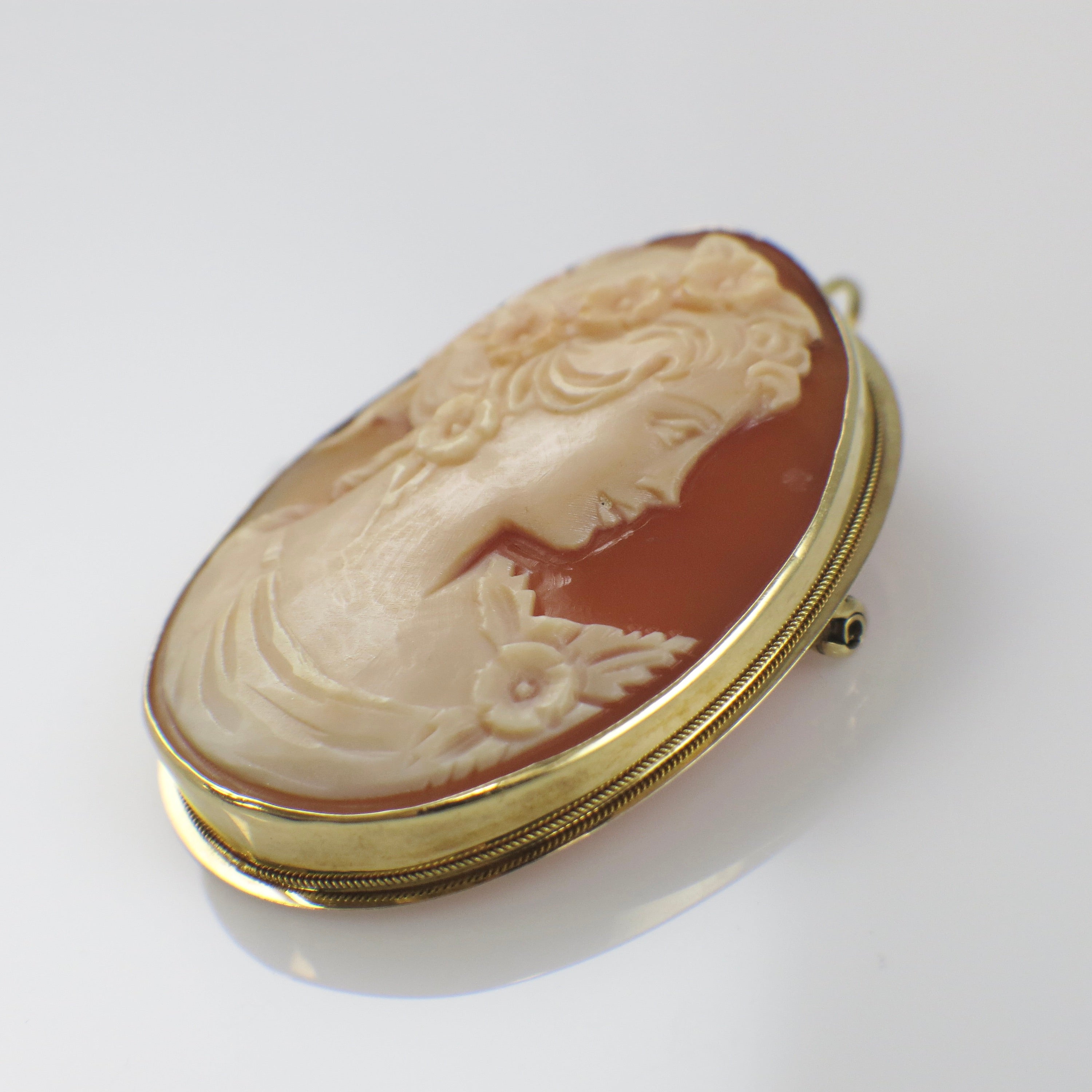Large Italian Hand Carved Shell Cameo Pendant Brooch in 18K Gold
