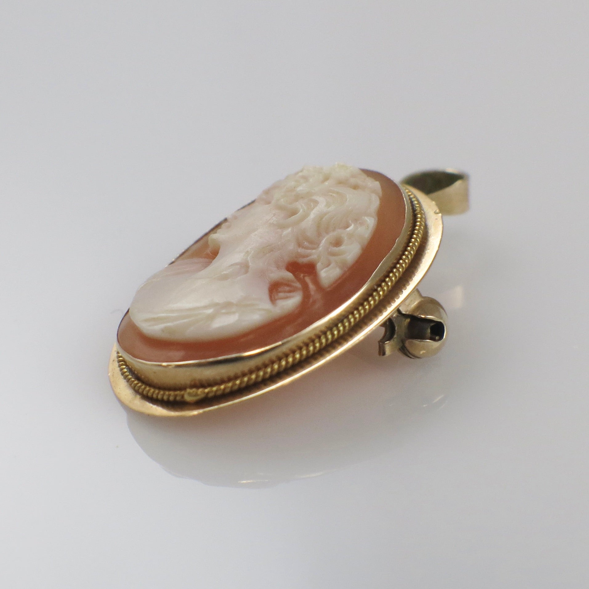 Italian Hand Carved Shell Cameo Pendant Brooch in 14K Gold