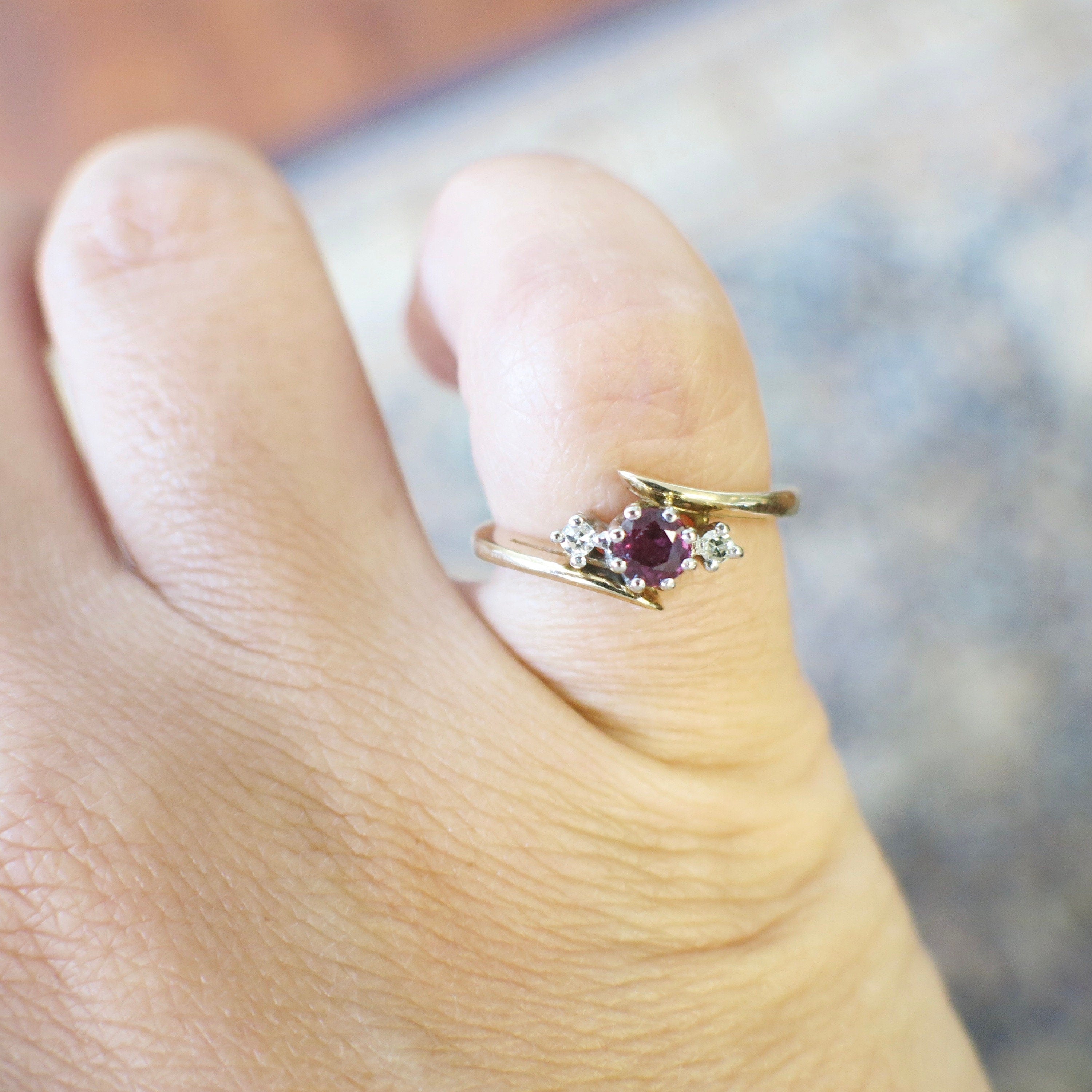 14K Gold Ruby and Diamond Bypass Ring – Vintage Two-Tone Three-Stone Size 6.75 - Black Market LLC