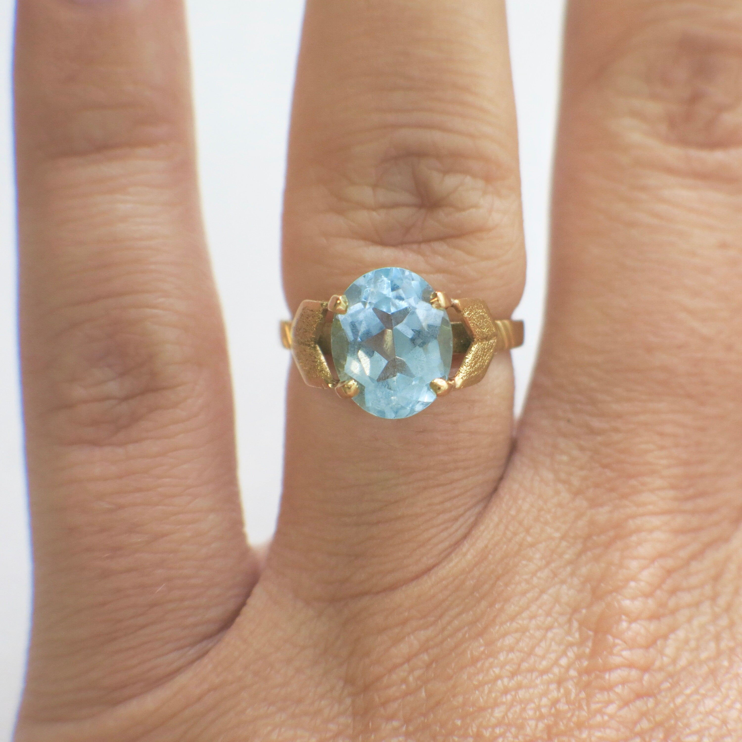 Large Aquamarine Oval Solitaire Ring | 18K Yellow Gold Vintage Size 4.75 - Black Market LLC