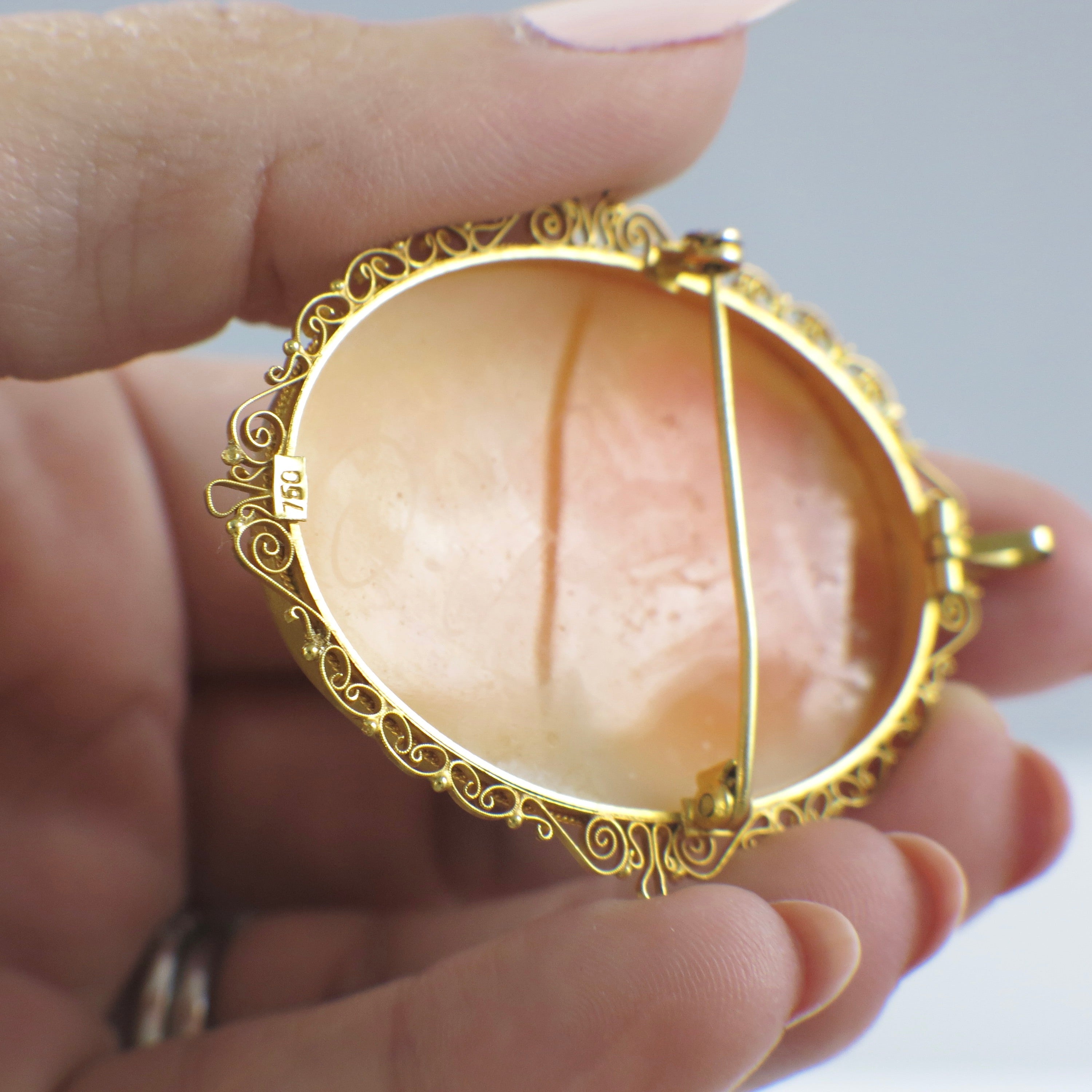Extra Large Italian Hand Carved Shell Cameo Pendant Brooch in 18K Gold