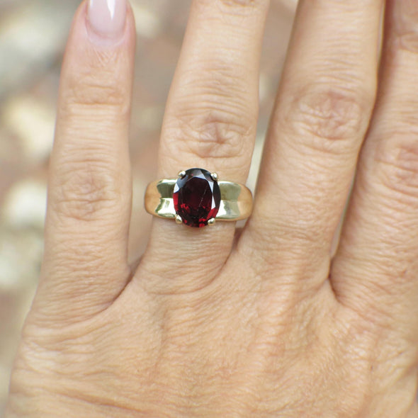 14K Yellow Gold Garnet Solitaire Ring – Oval Red January Birthstone