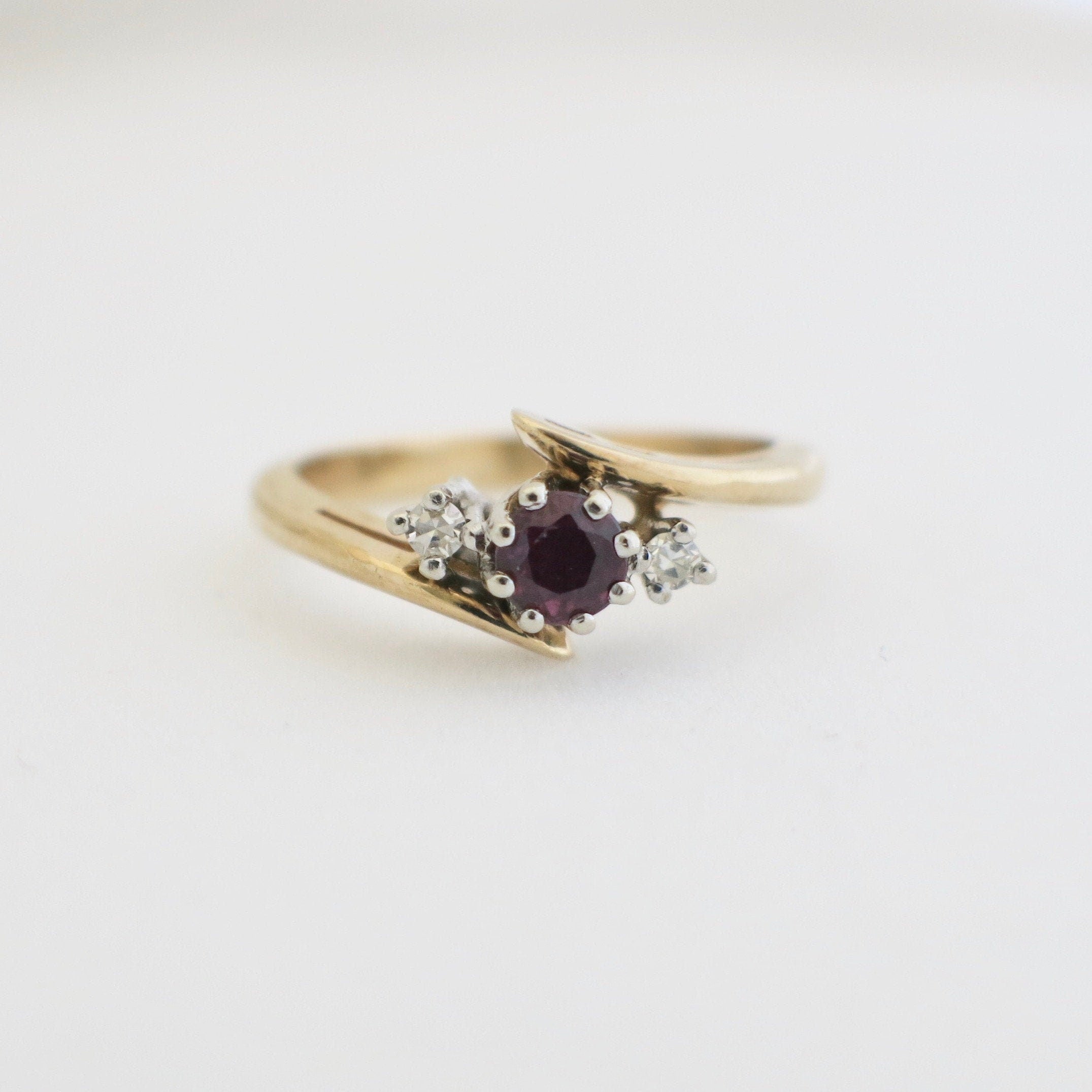 14K Gold Ruby and Diamond Bypass Ring – Vintage Two-Tone Three-Stone Size 6.75 - Black Market LLC