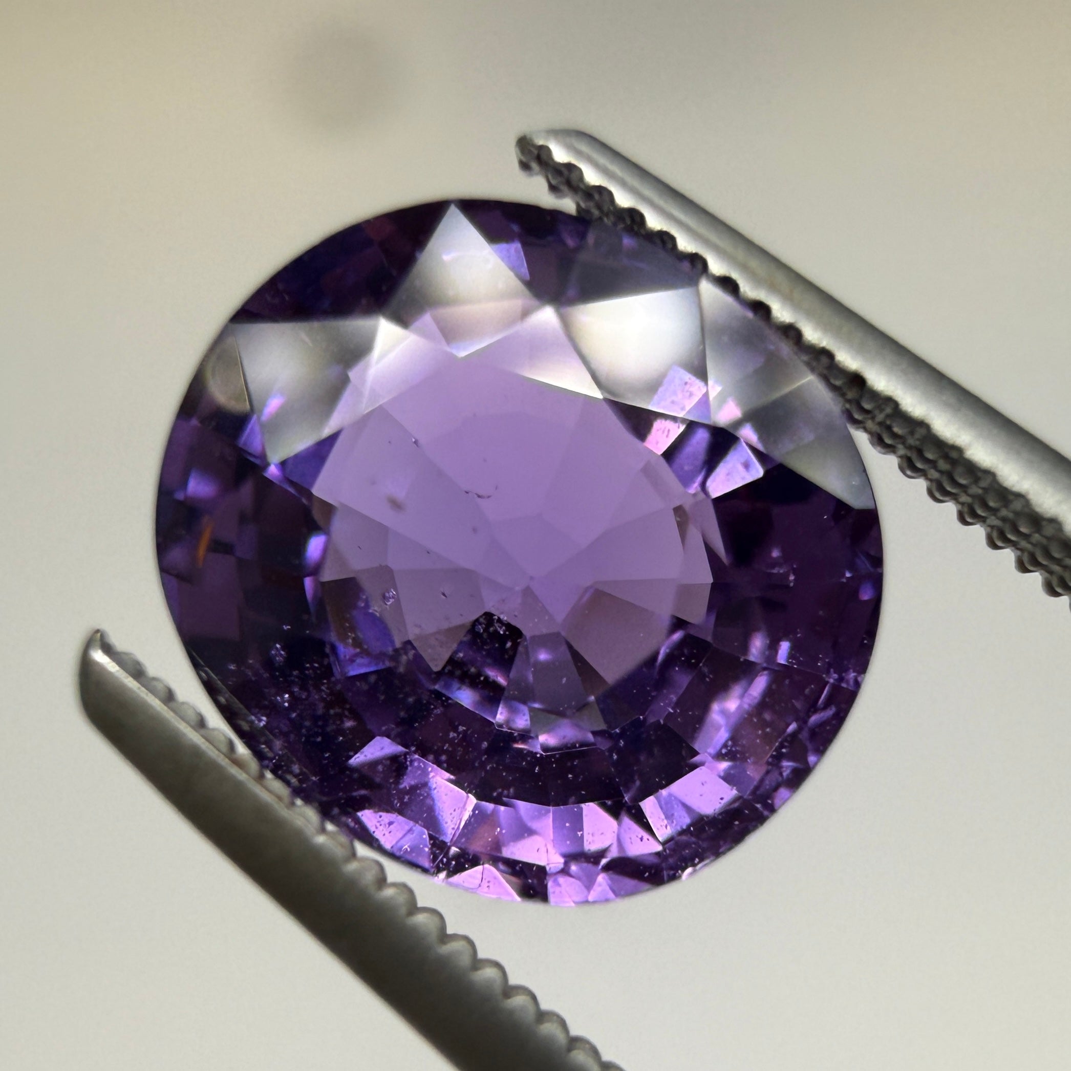 GIA Unheated Purple Sapphire 1.69ct Oval, Natural Sapphire, 7.62 x 6.71mm