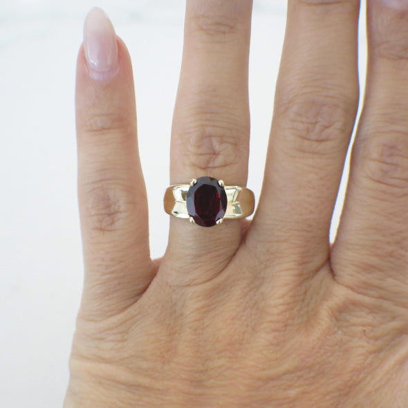 14K Yellow Gold Garnet Solitaire Ring – Oval Red January Birthstone