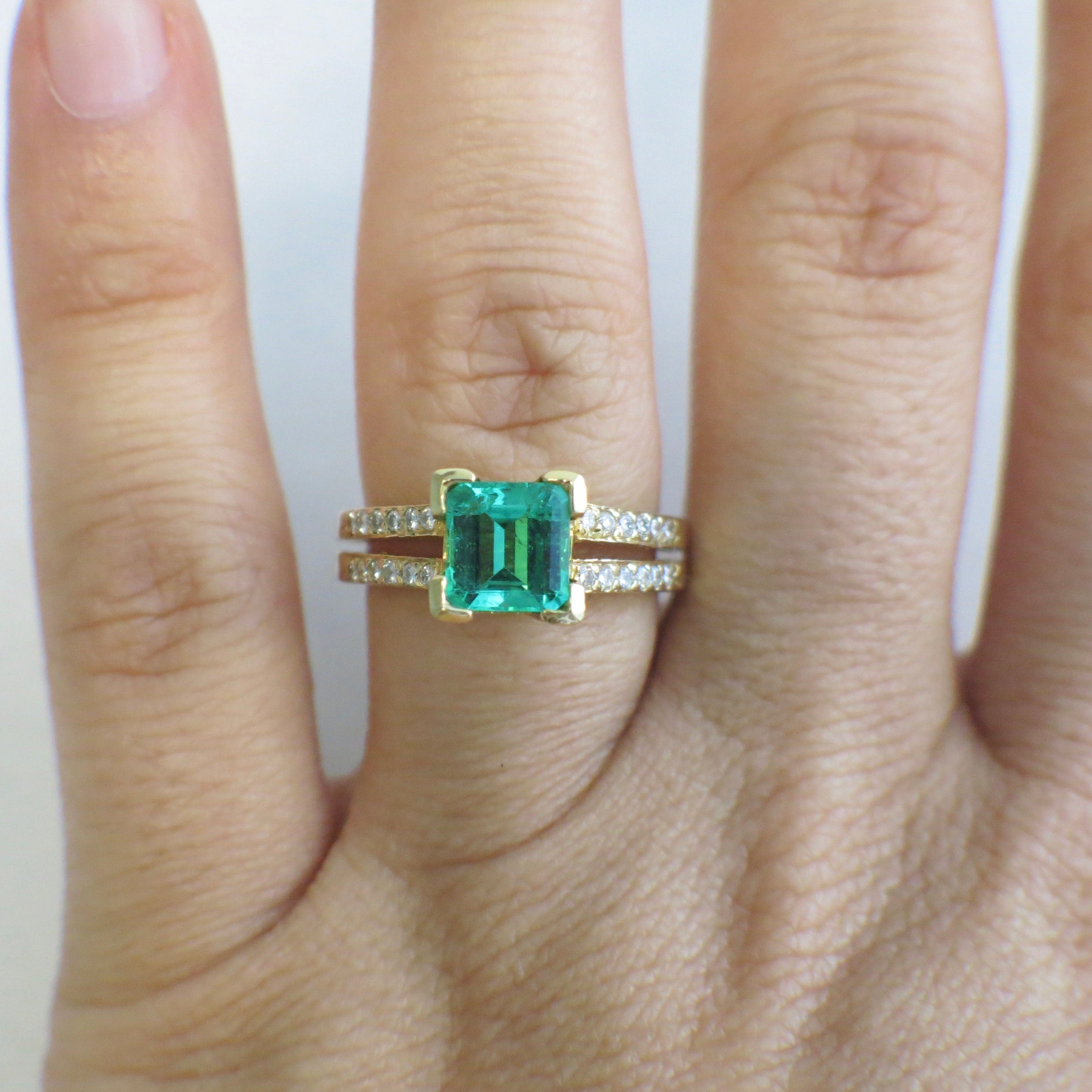 14K Yellow Gold Synthetic Emerald Ring with Diamond Split Shank – Size 6 - Black Market LLC