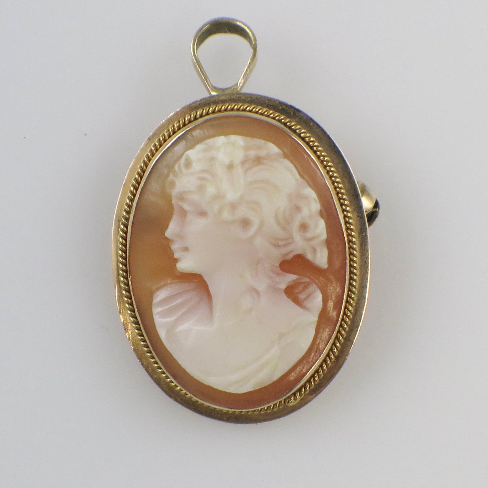 Italian Hand Carved Shell Cameo Pendant Brooch in 14K Gold