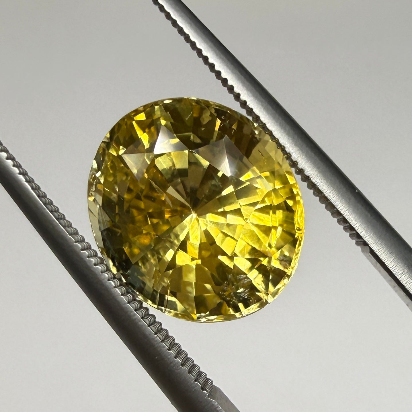 GIA Yellow Sapphire 4.10ct Oval, Heated Natural Sapphire, 9.77 x 8.56mm