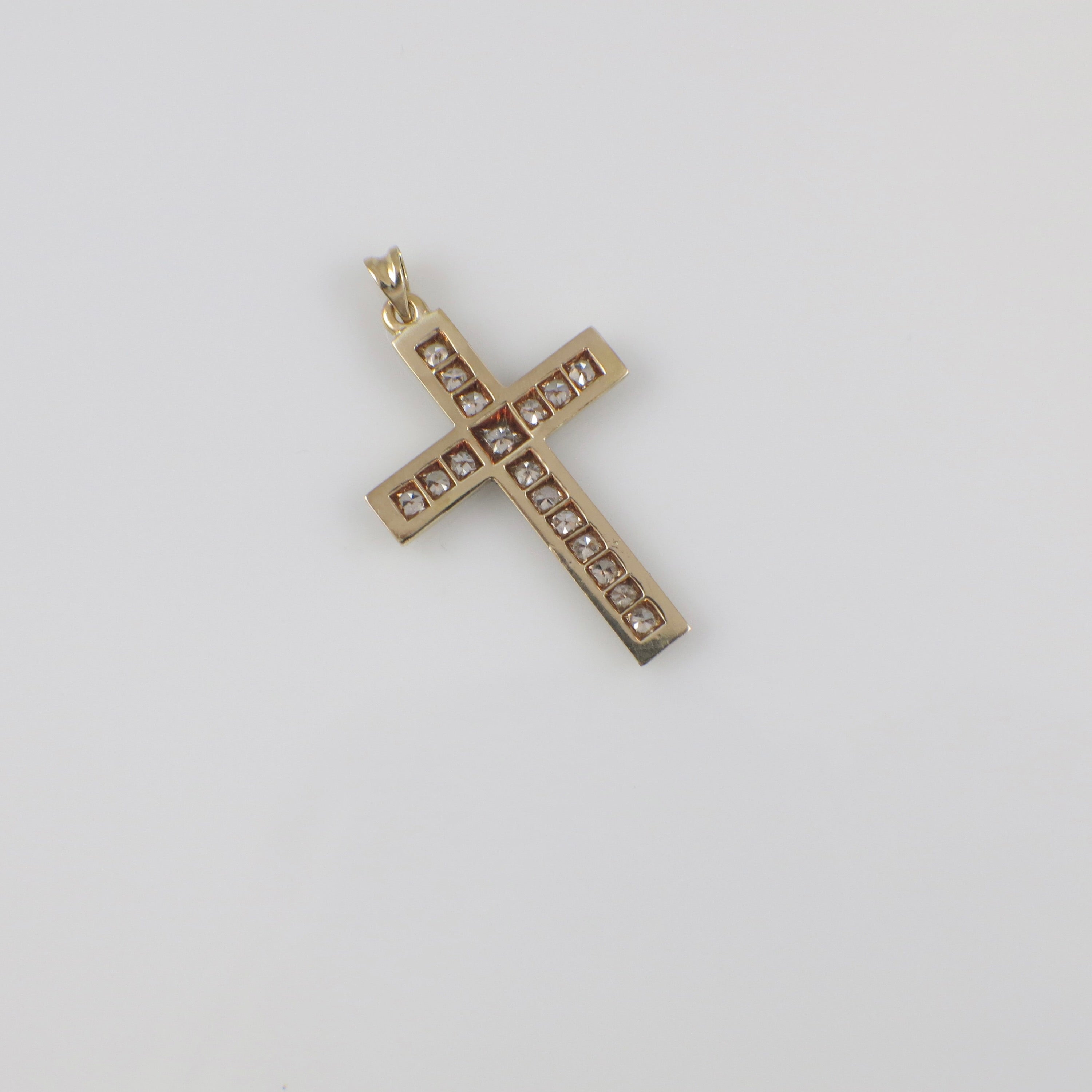 18K Gold Diamond Cross Pendant – Vintage Two-Tone Milgrain, 0.85 CTW