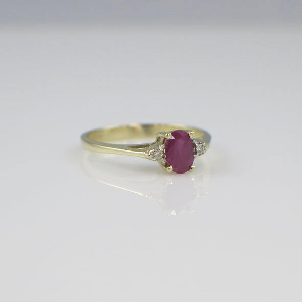 Vintage 14K Yellow Gold Ruby and Diamond Three-Stone Ring – Oval Ruby Fine Jewelry