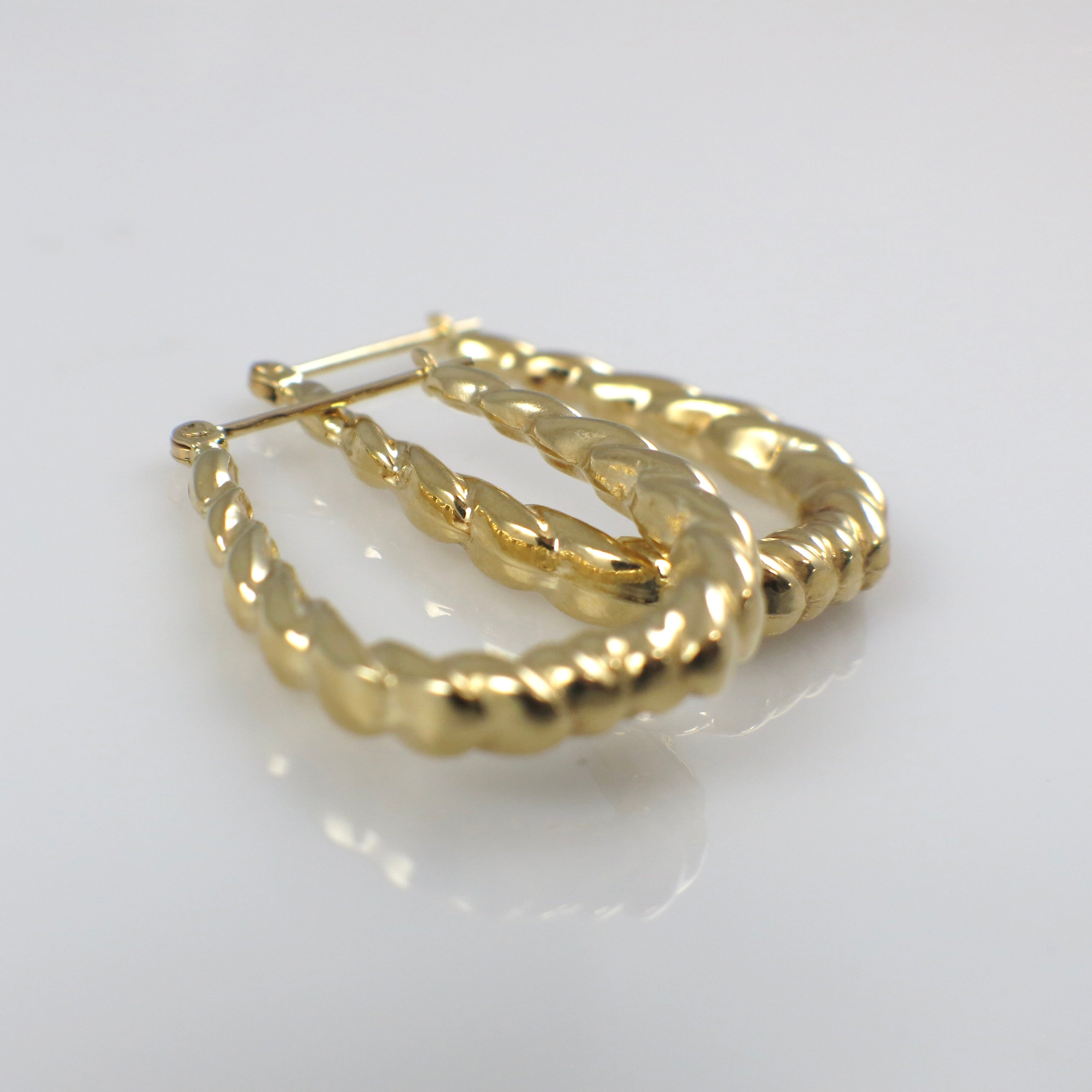 Vintage 14K Yellow Gold Twisted Oval Hoop Earrings