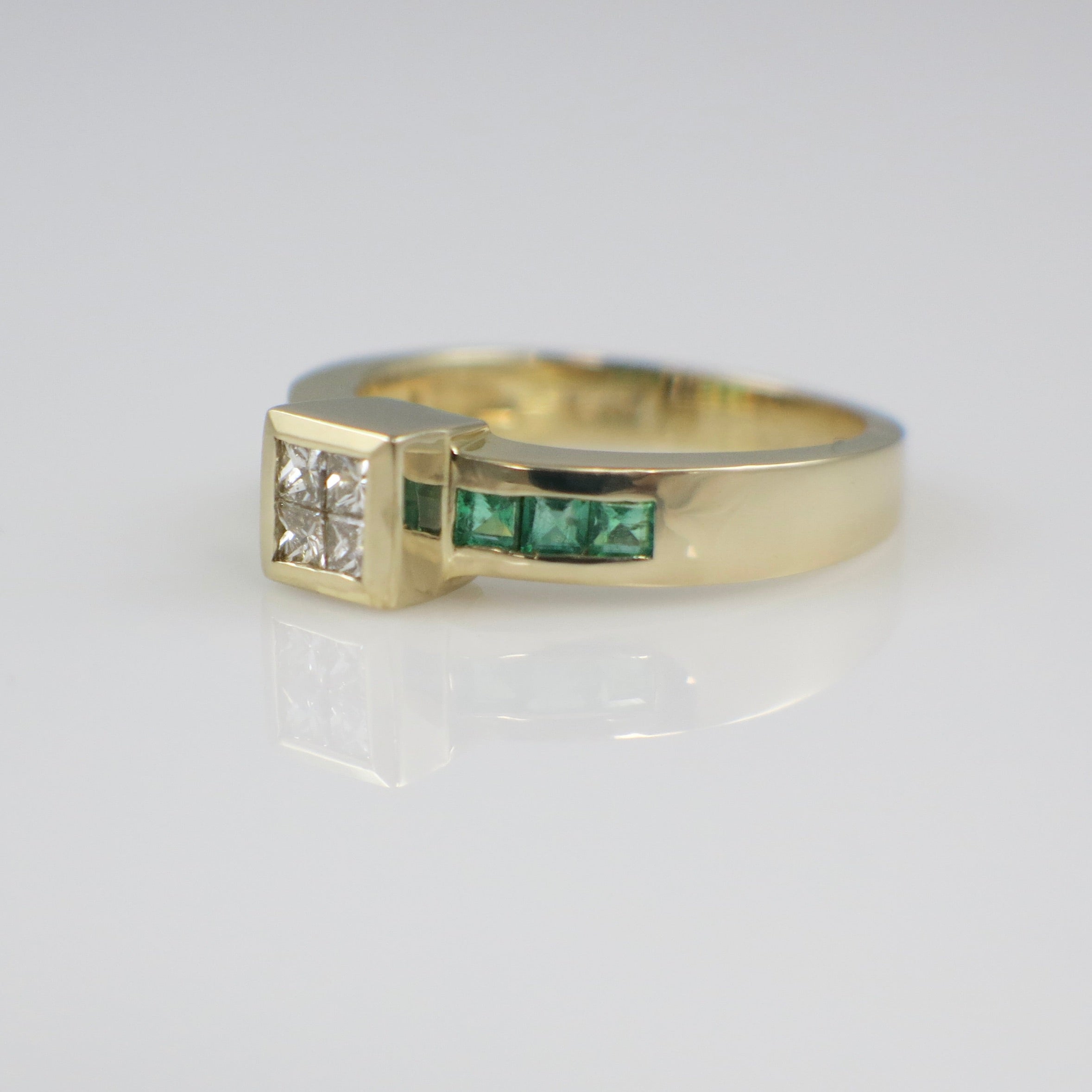 14K Yellow Gold Princess Cut Diamond and Emerald Ring – Vintage Geometric Band