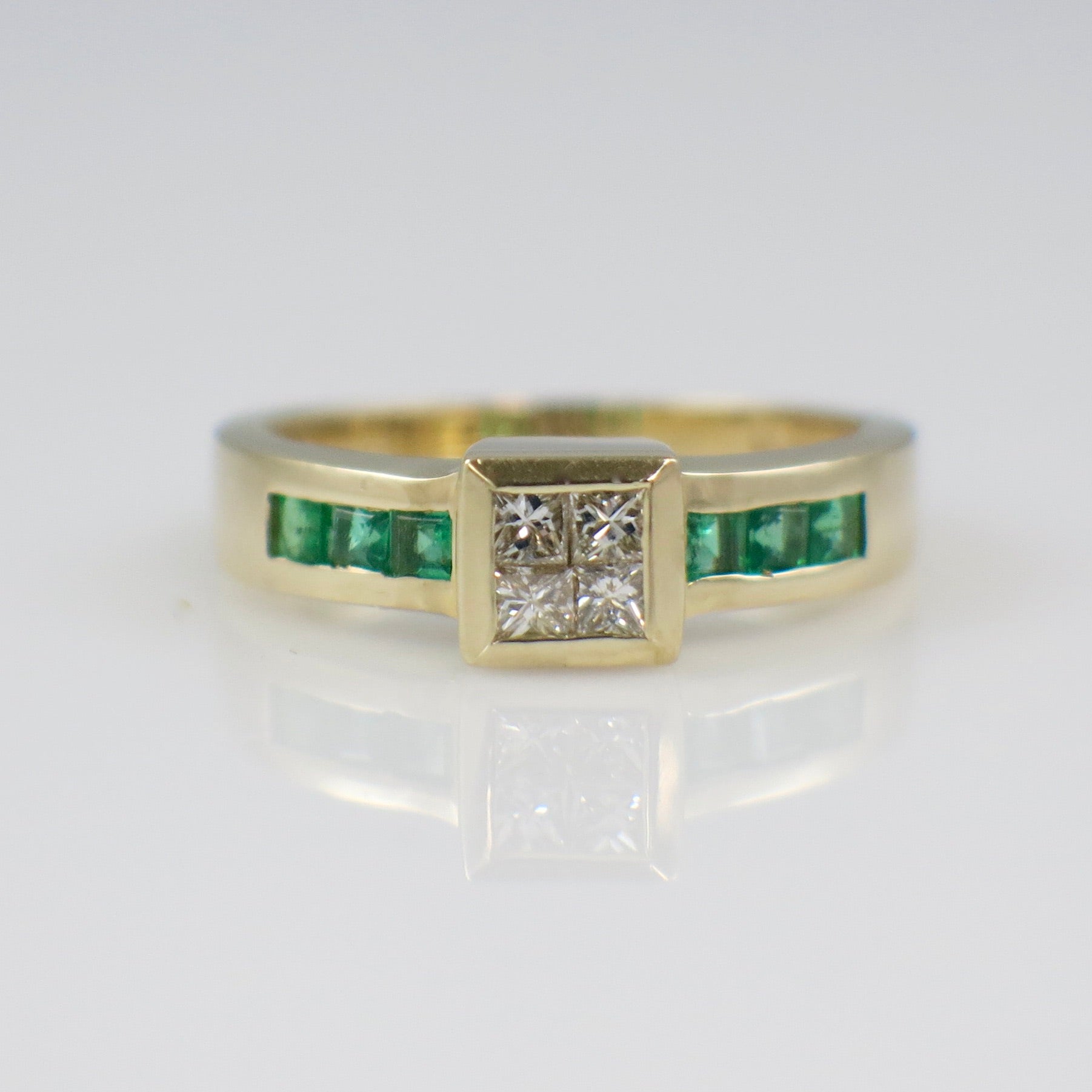 14K Yellow Gold Princess Cut Diamond and Emerald Ring – Vintage Geometric Band